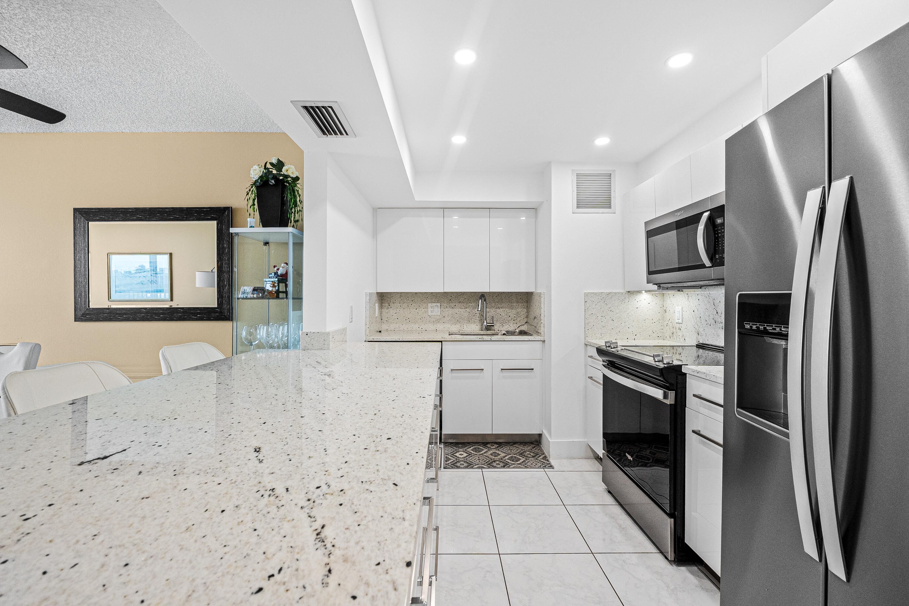 525 N Ocean Boulevard 616 Property Photo 8
