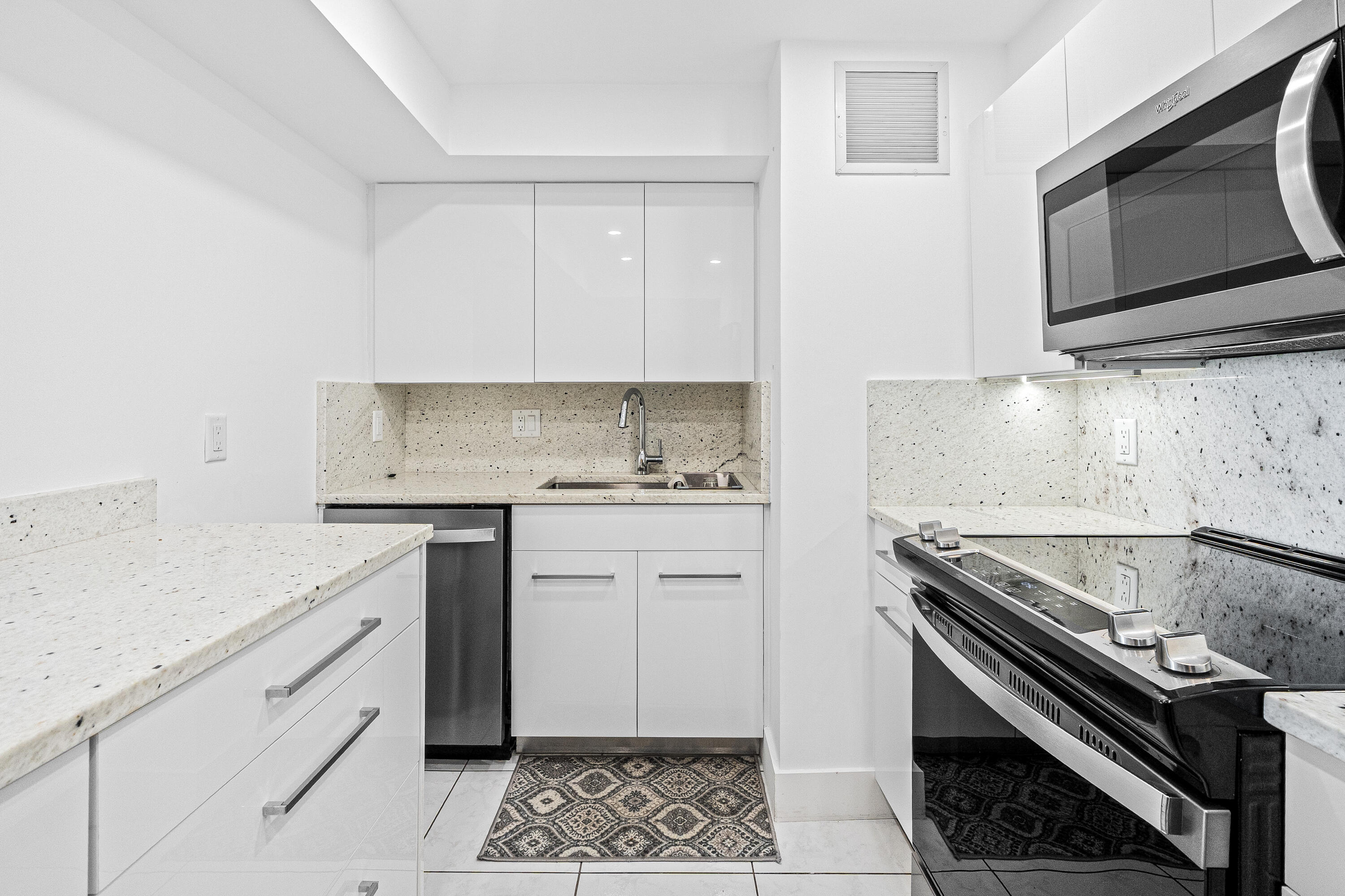 525 N Ocean Boulevard 616 Property Photo 11