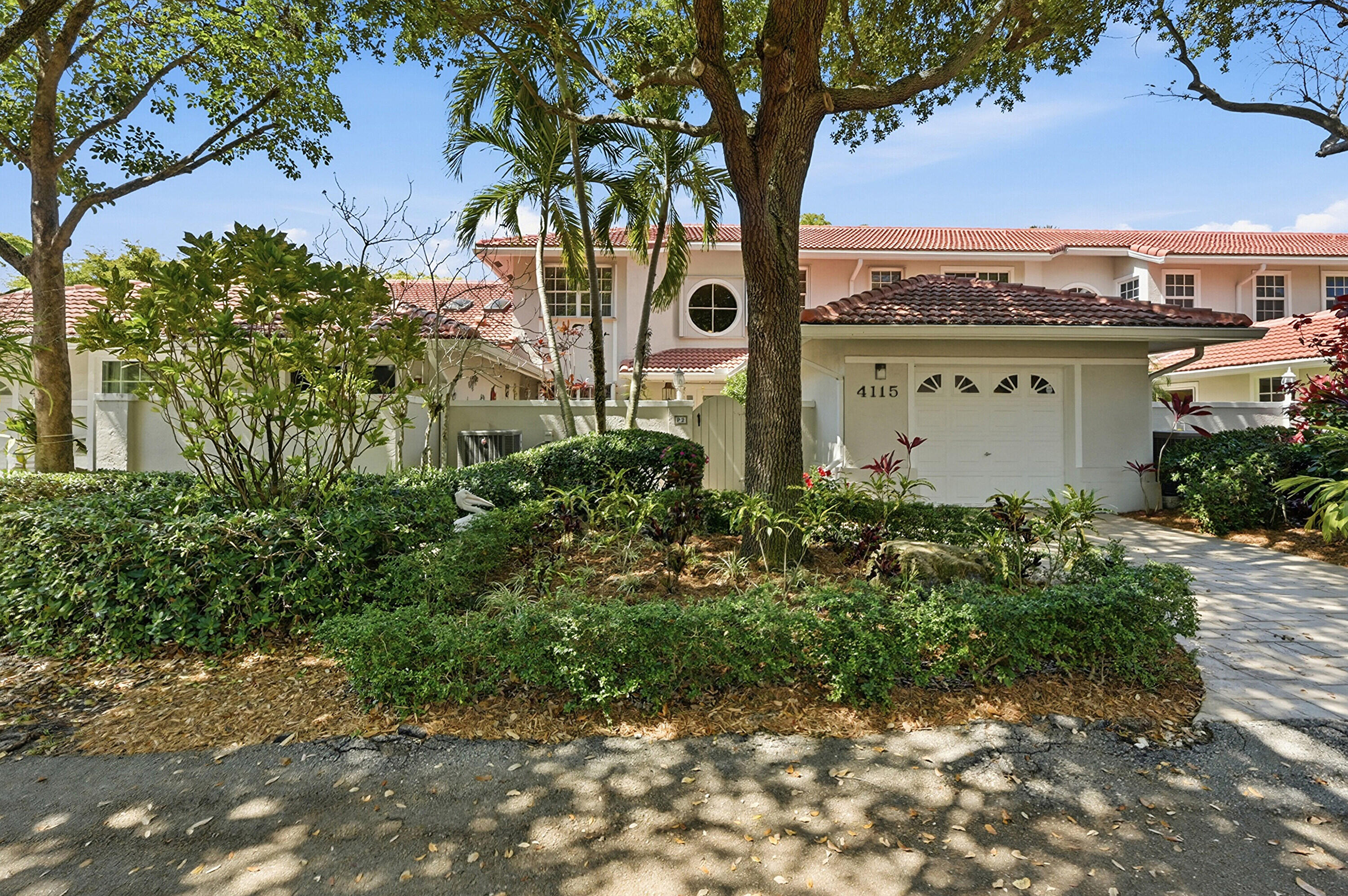 4115 Carriage Drive P2 Property Photo 6