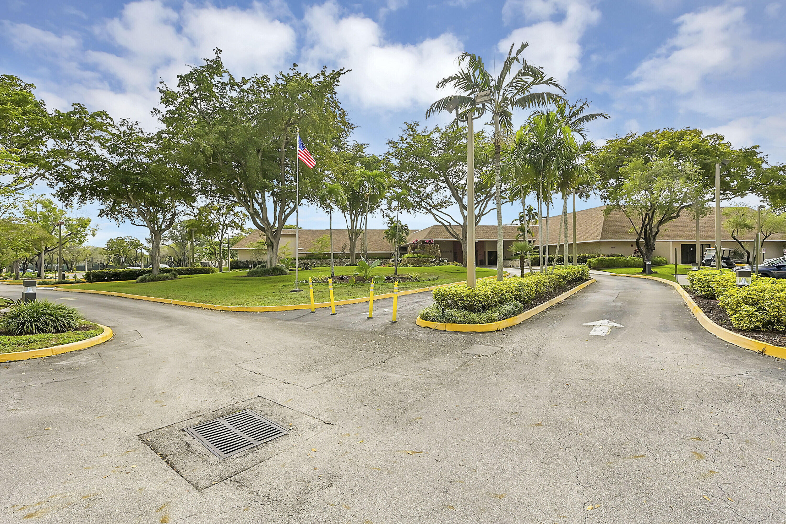 10434 Sunrise Lakes Boulevard 206 Property Photo 1