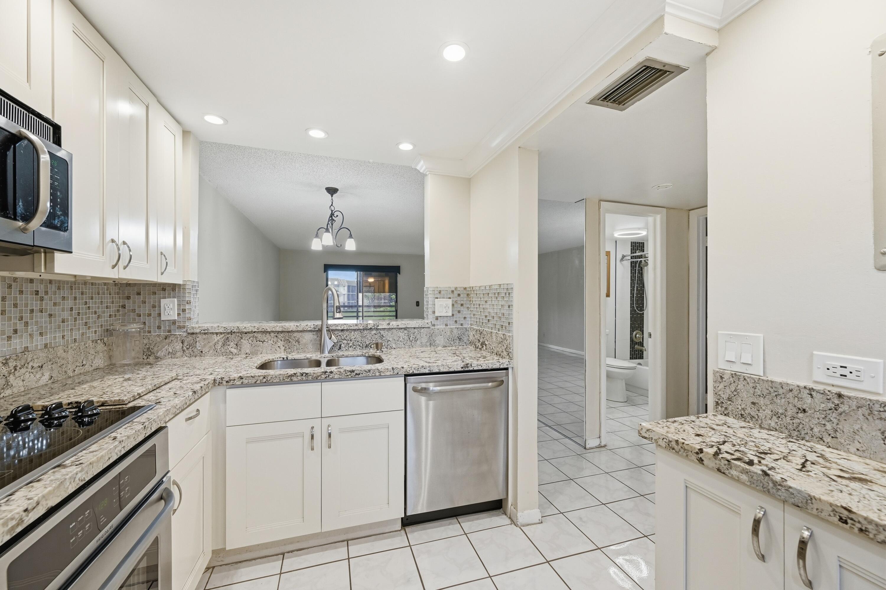 10434 Sunrise Lakes Boulevard 206 Property Photo 25