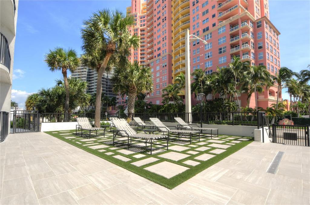 2029 N Ocean Boulevard 505 Property Photo 15