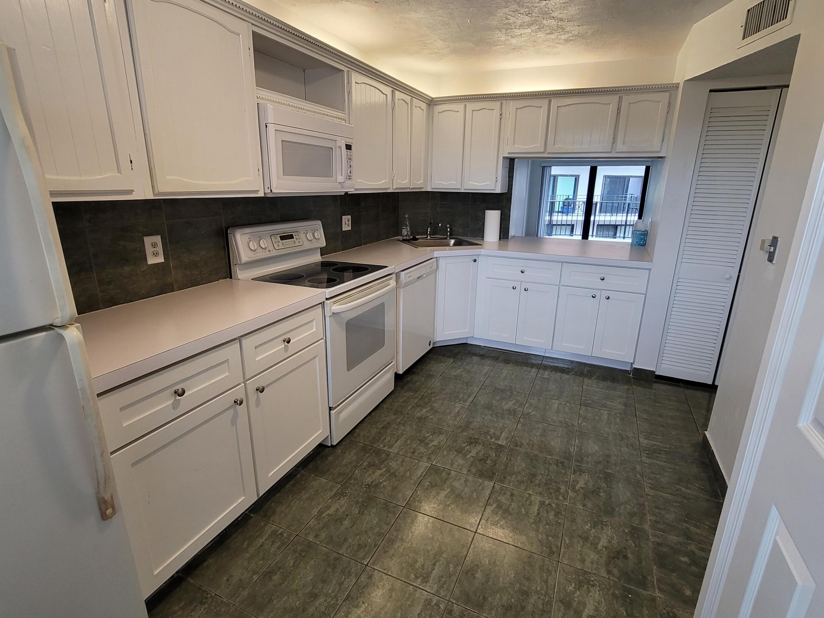 2029 N Ocean Boulevard 505 Property Photo 23