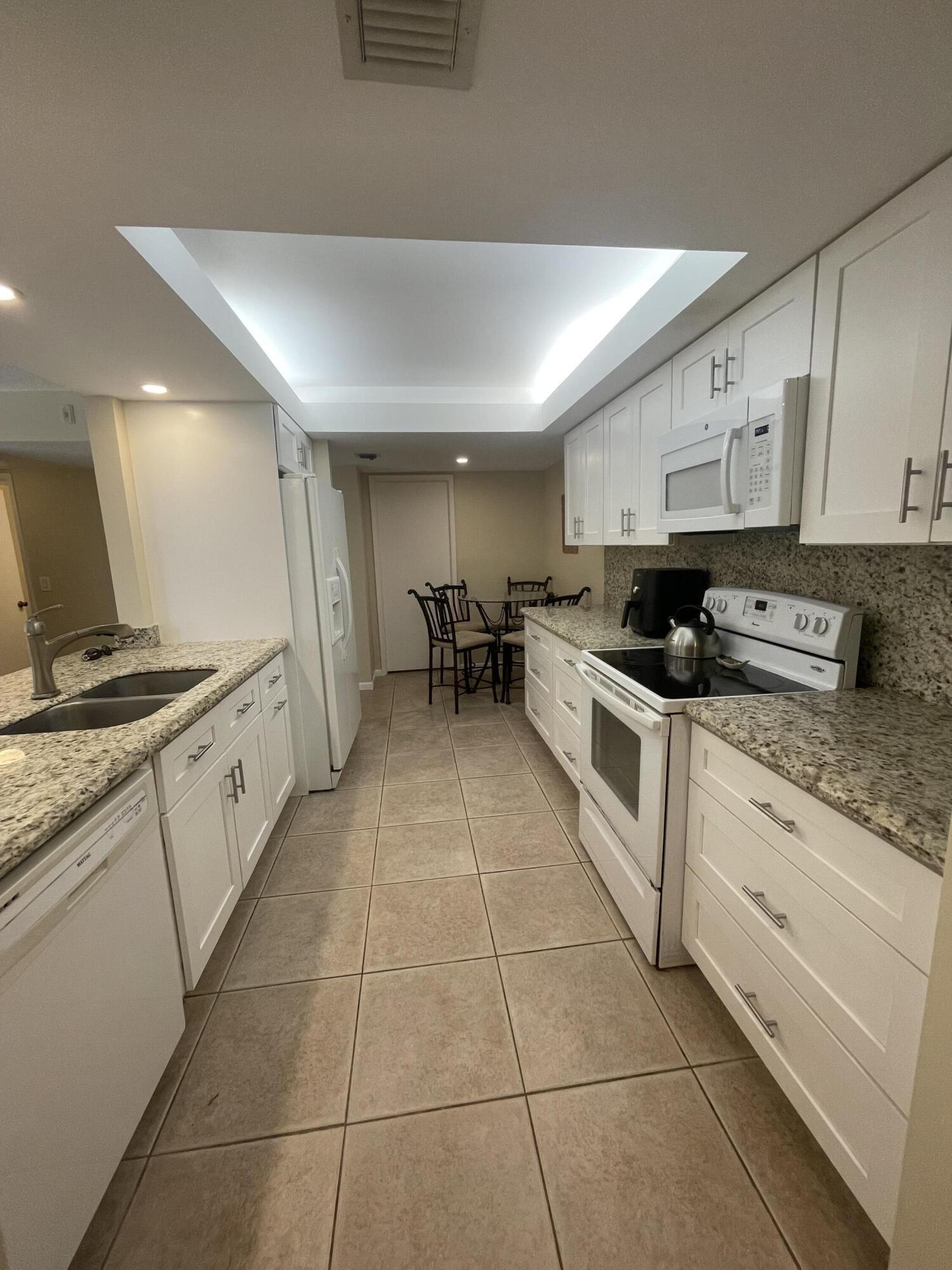 450 Egret Circle 9203 Property Photo 2