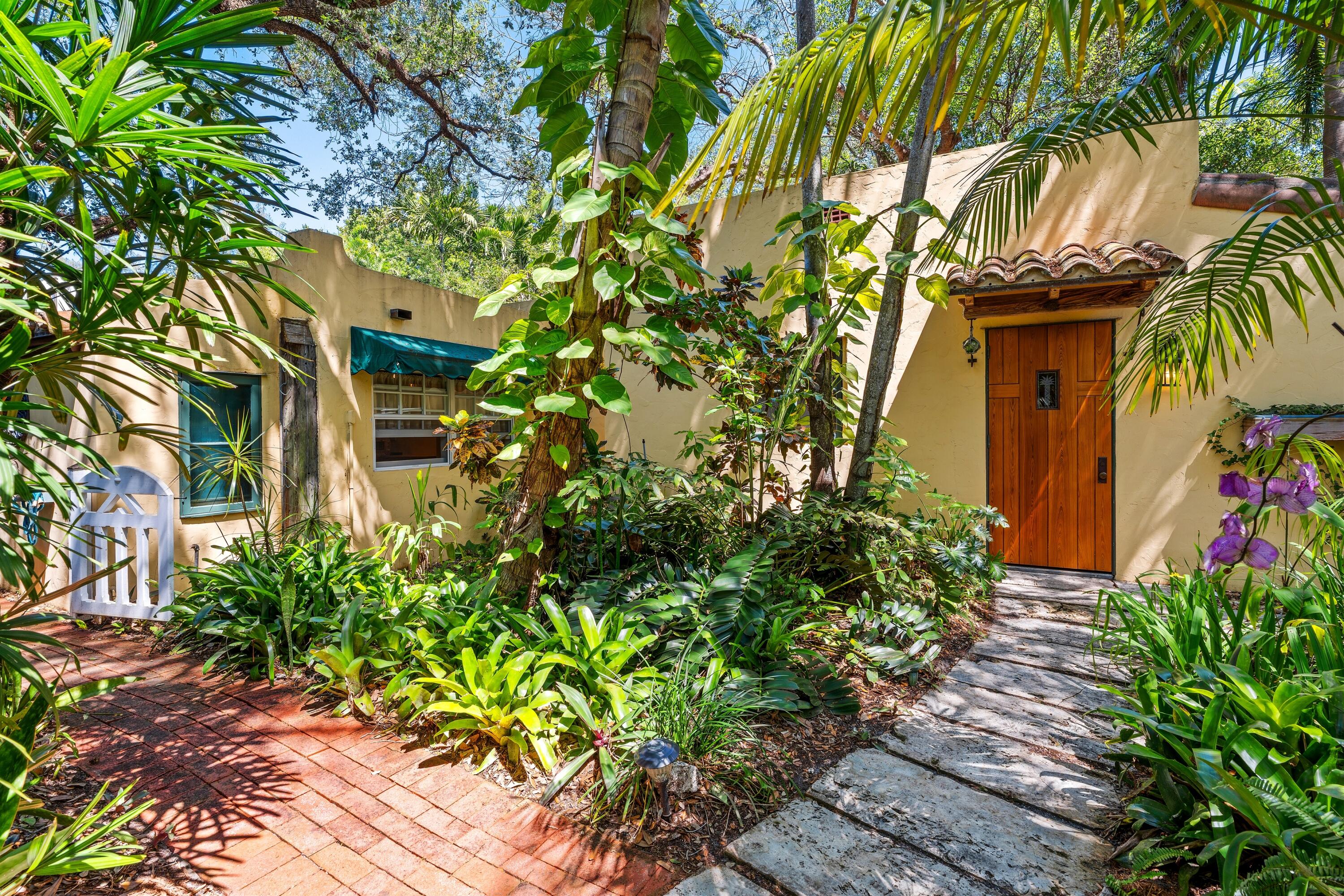825 Alamanda Street Property Photo 33