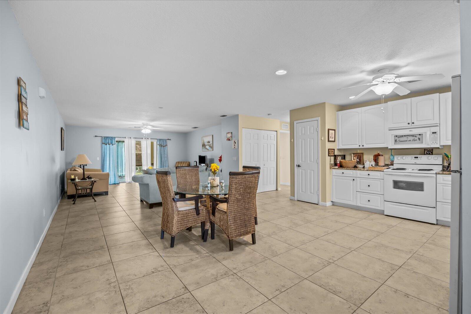 2074 Se Wild Meadow Circle Property Photo 2