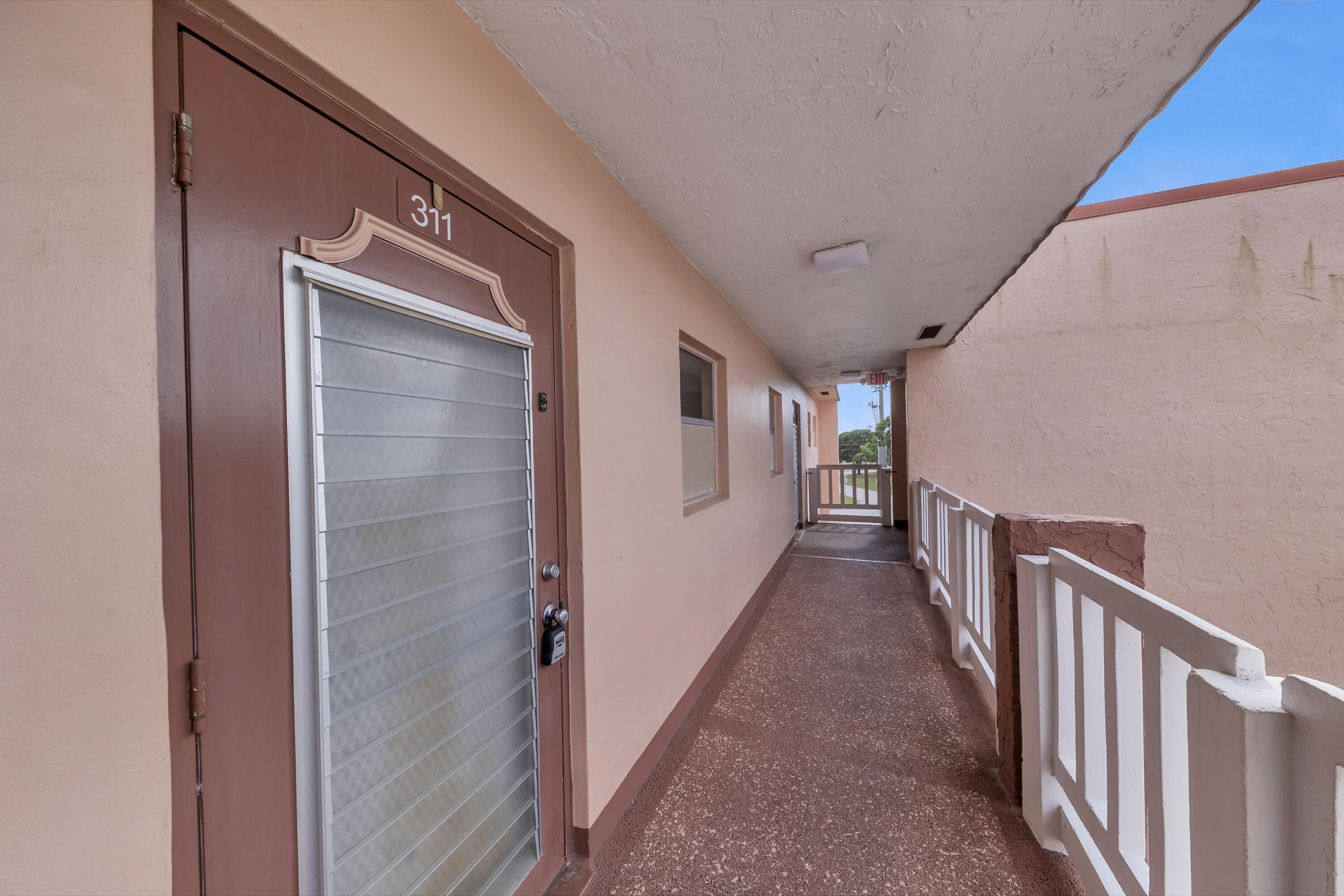 9401 Sunrise Lakes Boulevard 311 Property Photo 2