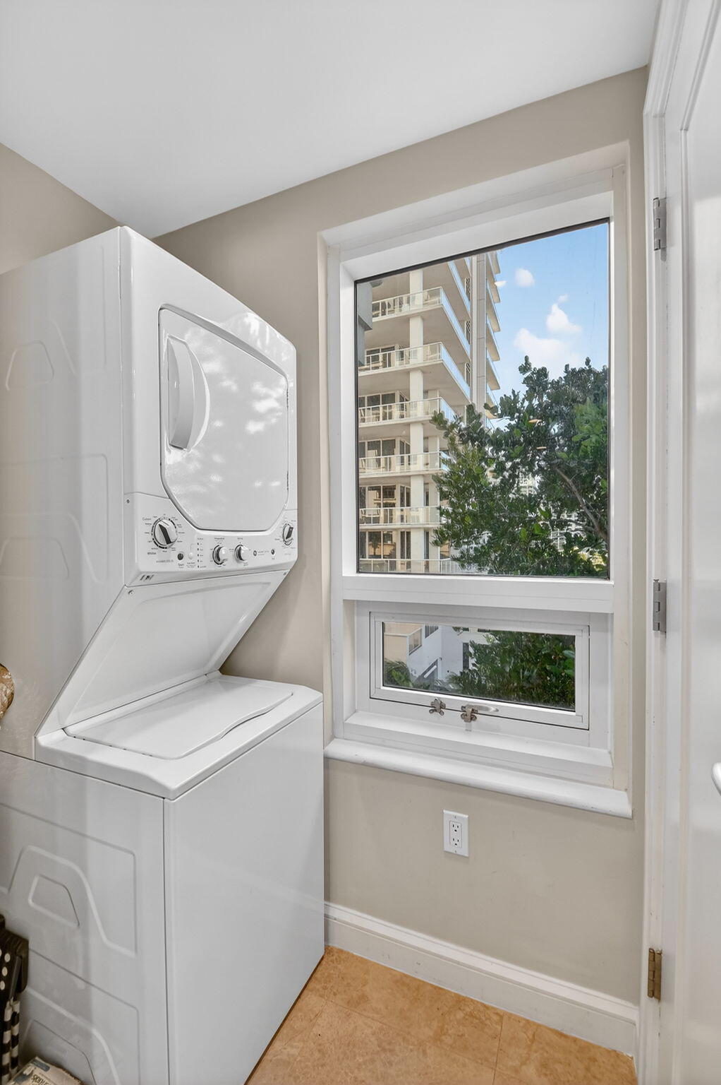 3800 N Ocean Drive 518 Property Photo 33