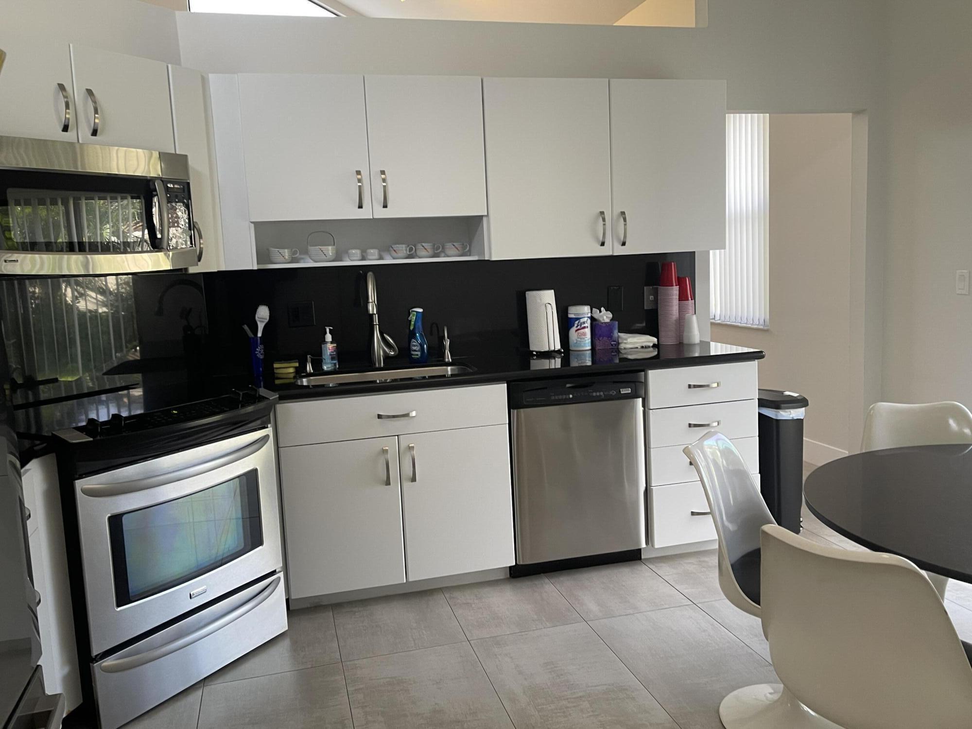 17560 Via Capri Property Photo 14