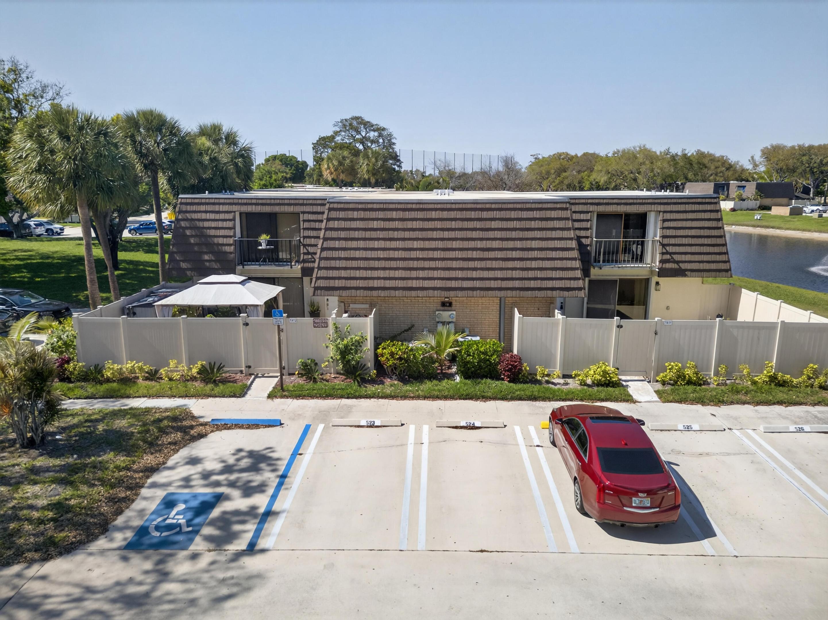 7811 78th Way Property Photo 1