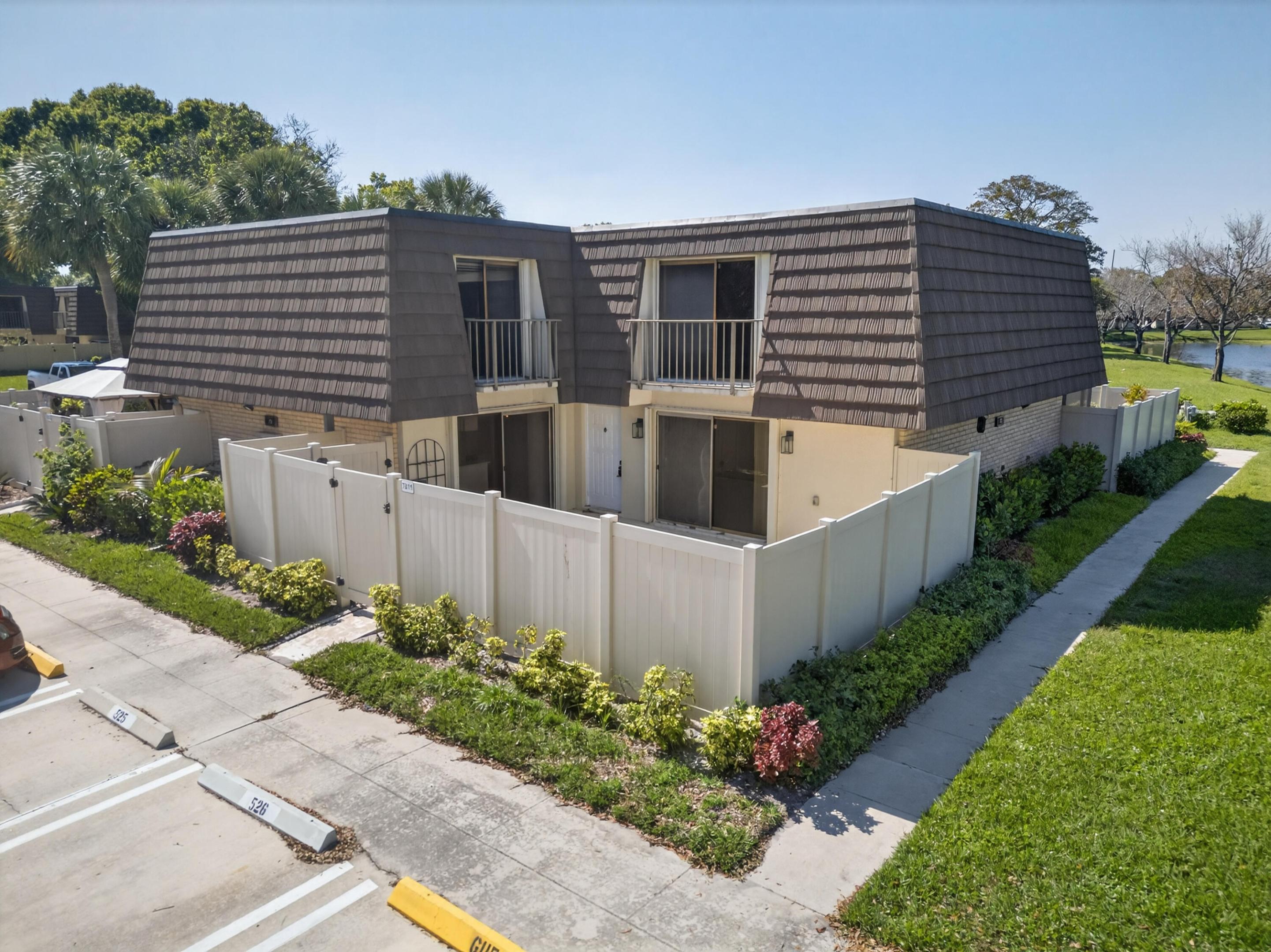 7811 78th Way Property Photo 3