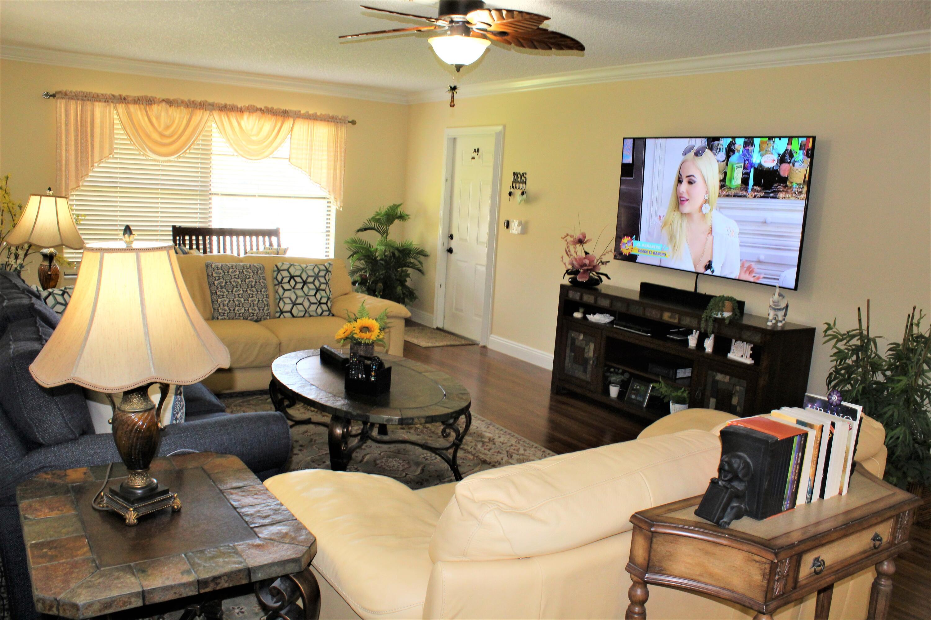 9940 Bauhinia Tree Way B Property Photo 3