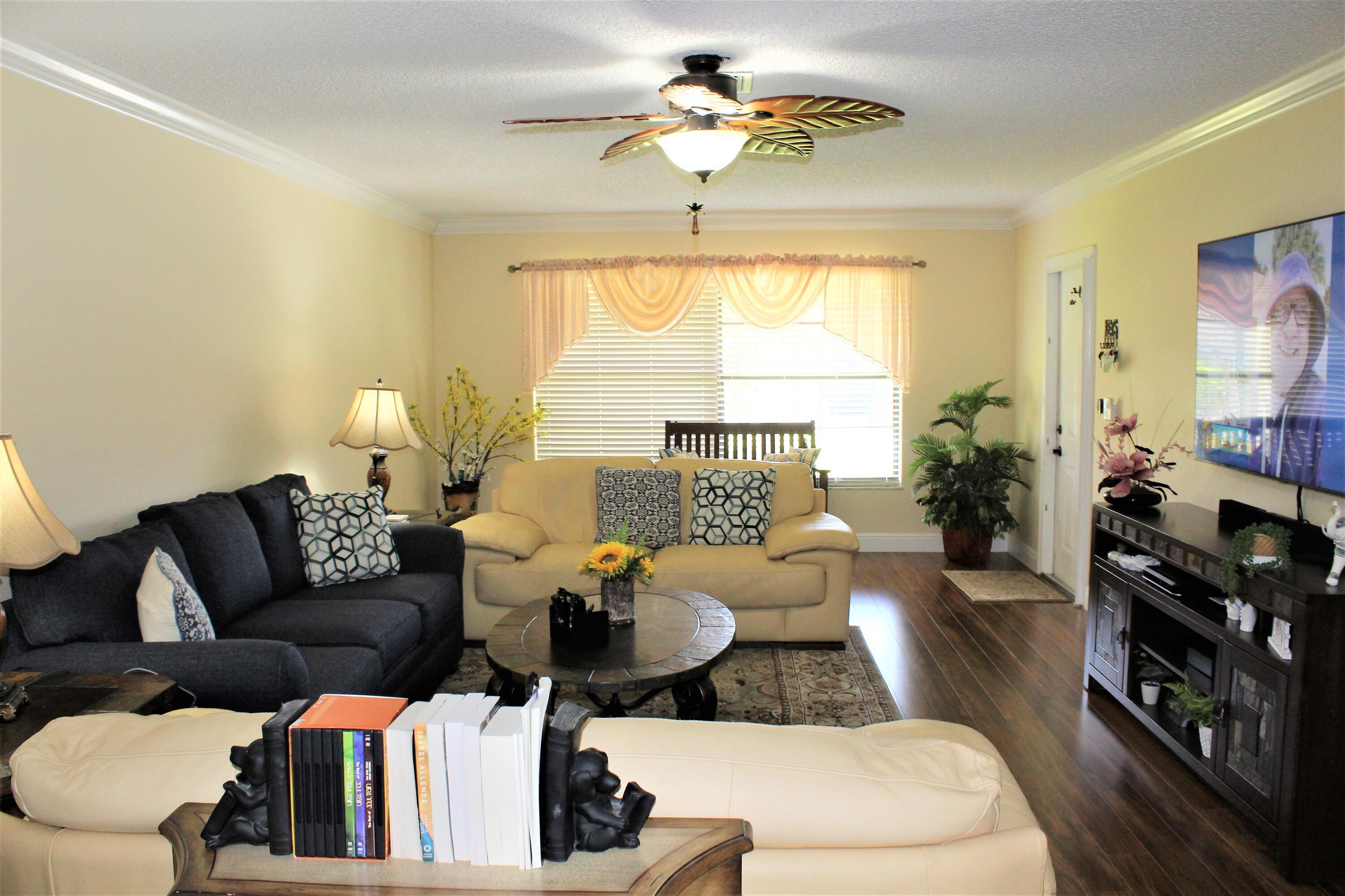 9940 Bauhinia Tree Way B Property Photo 4