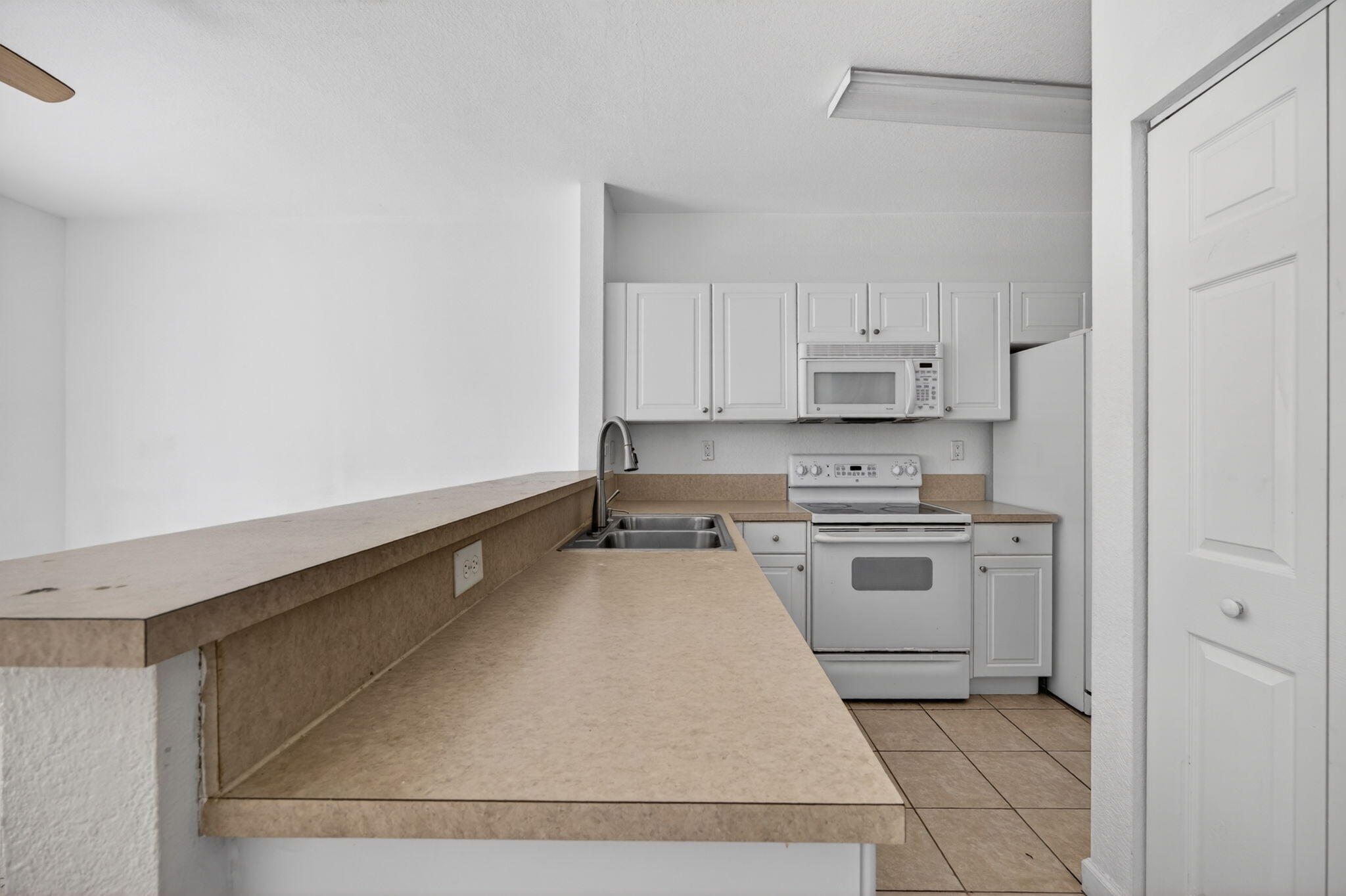 1575 Ne 33rd Avenue Unit 105 Property Photo 9