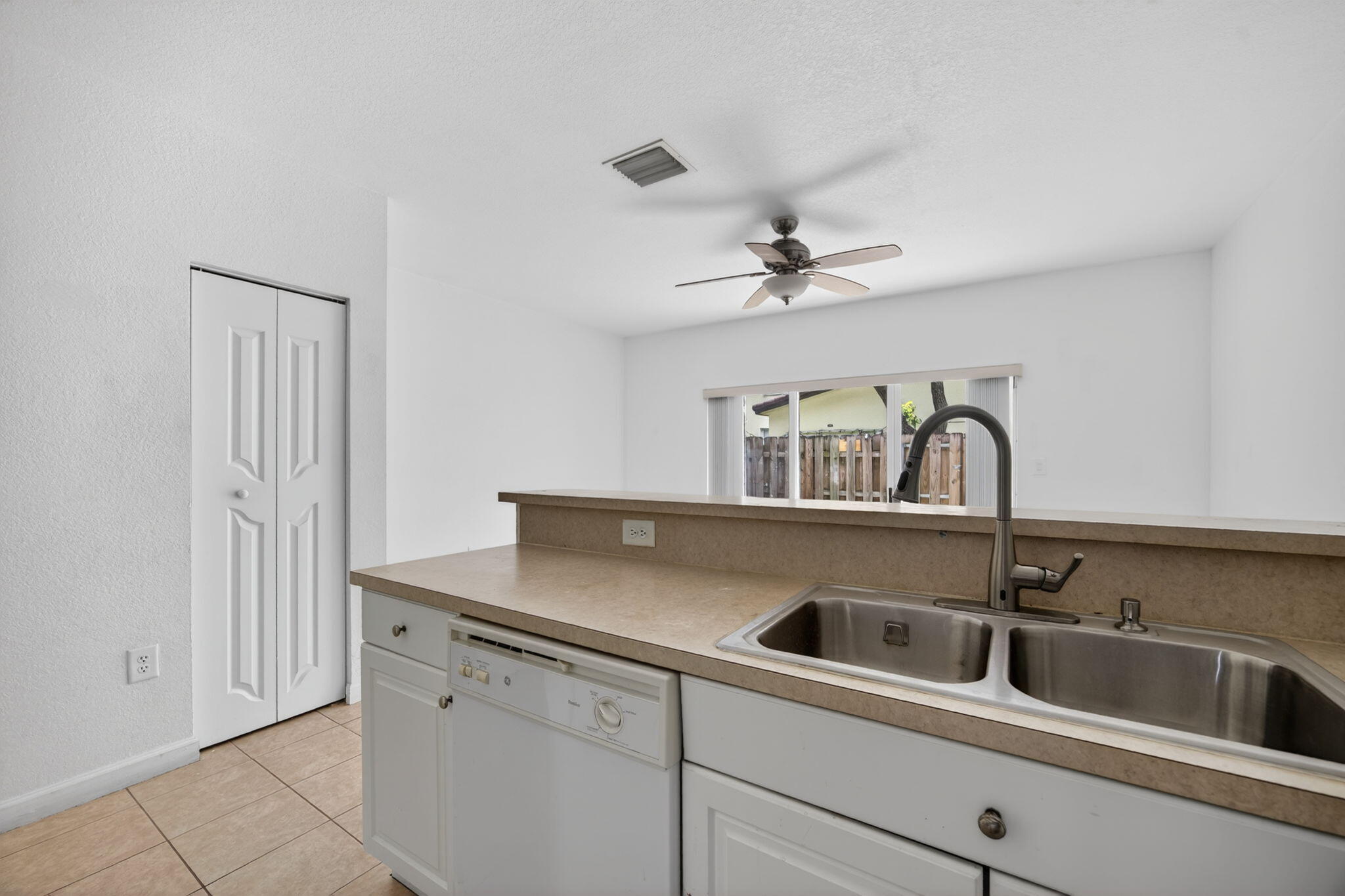 1575 Ne 33rd Avenue Unit 105 Property Photo 11
