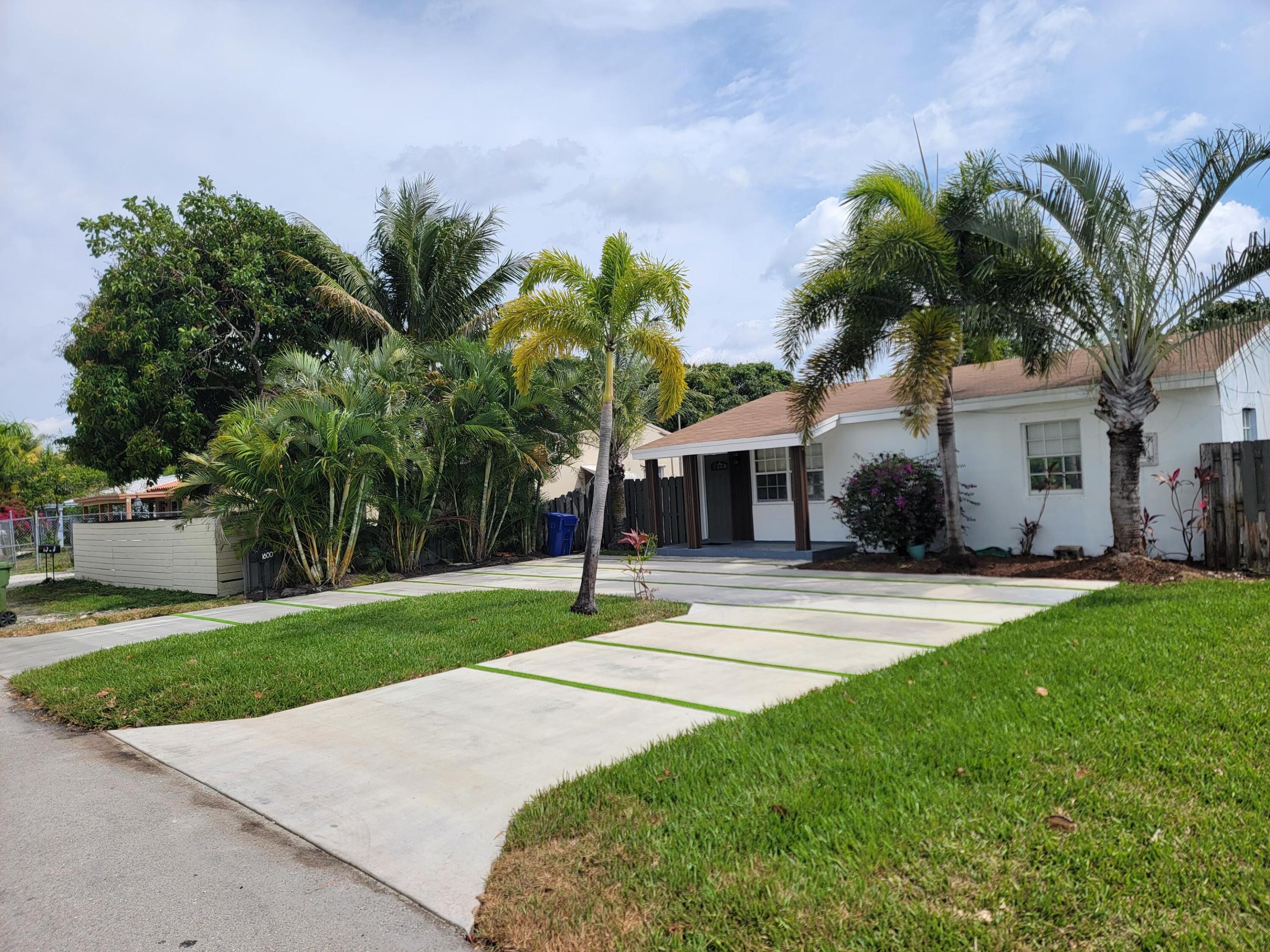 1600 NW 2nd Avenue Property Photo 1