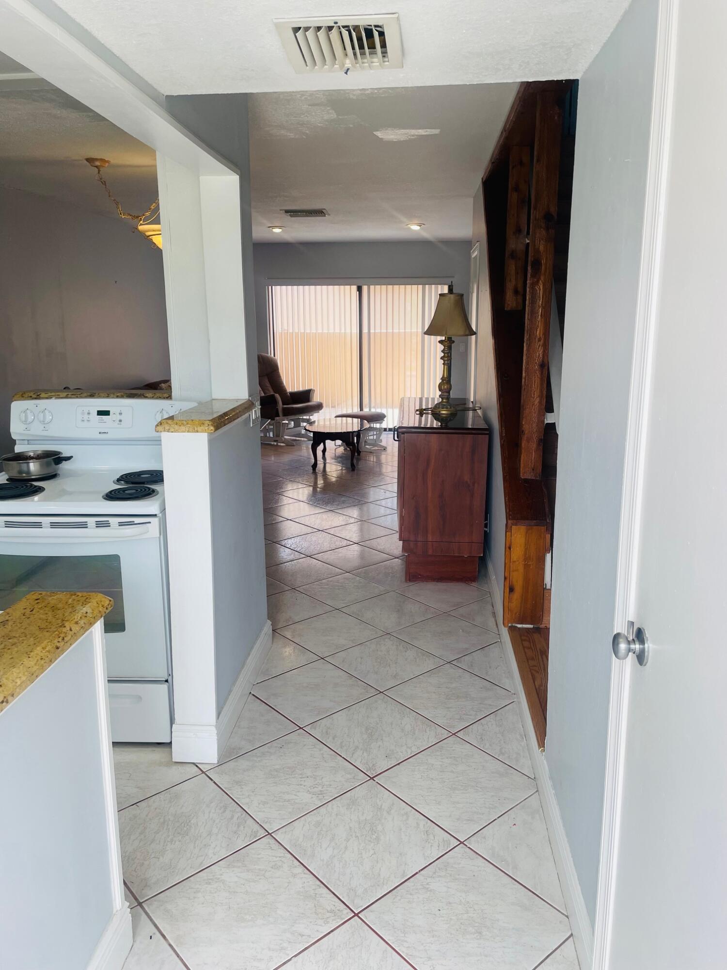 139 Sparrow Drive 2c Property Photo 3