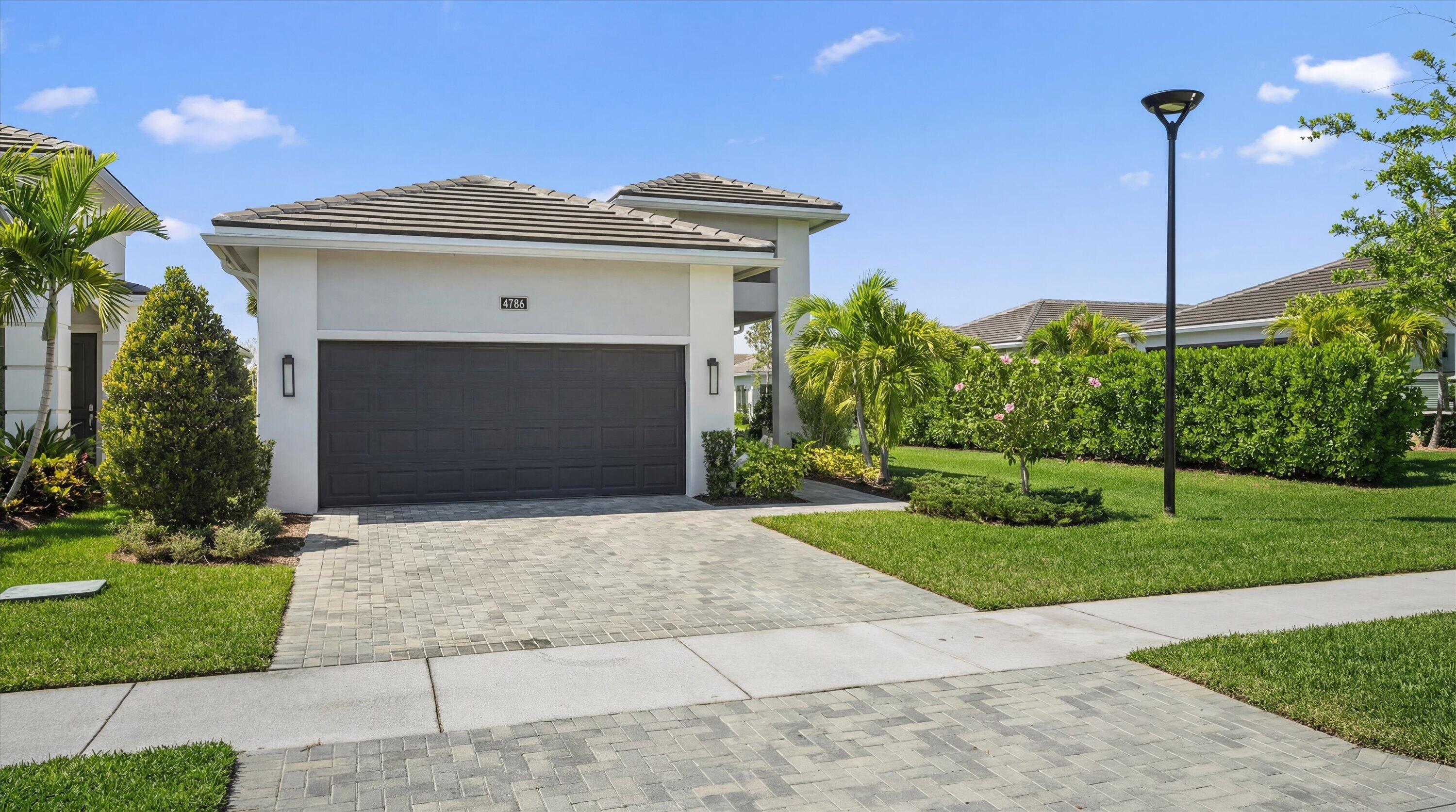 4786 Saint Armands Way Property Photo 2