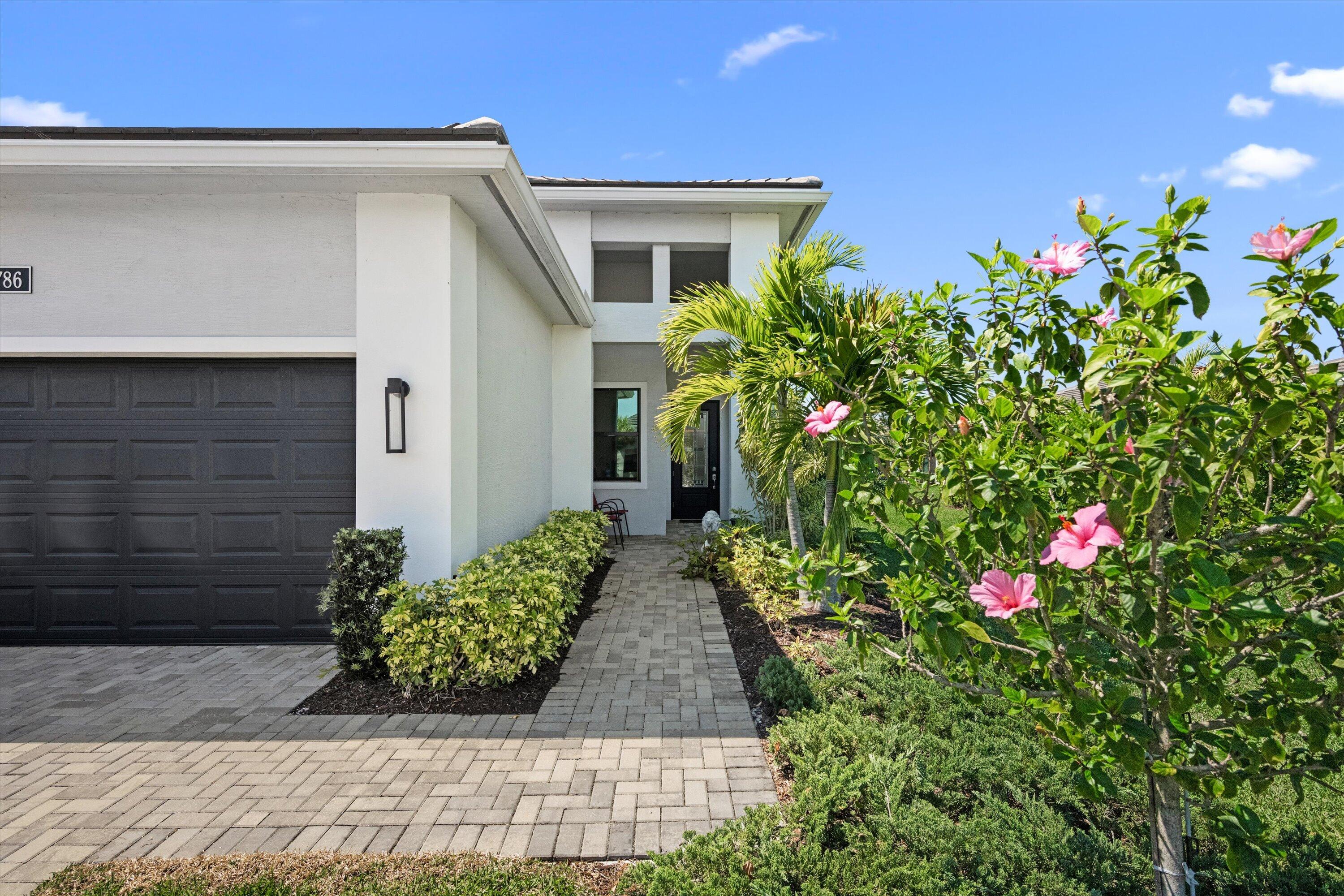 4786 Saint Armands Way Property Photo 3