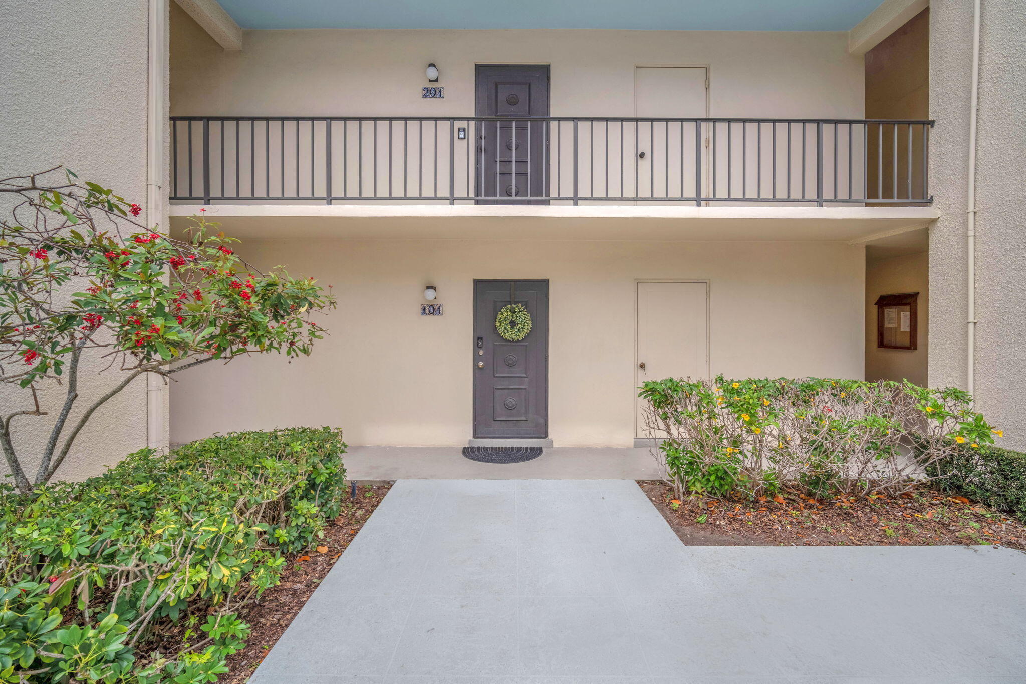 1823 Presidential Way E101 Property Photo 4