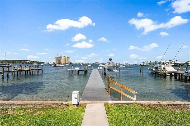 2941 Lake Drive Property Photo 2