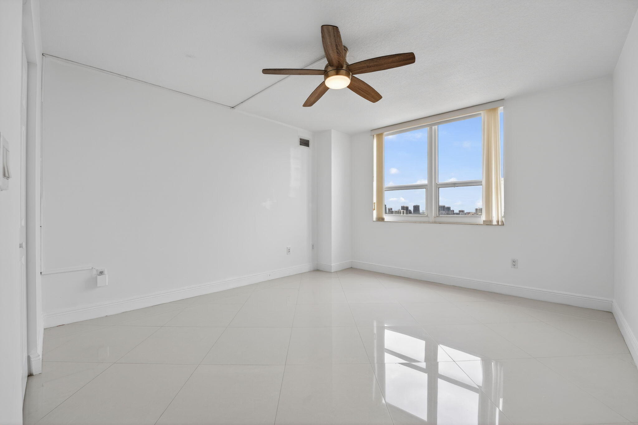 3232 Coral Way 1601 Property Photo 14