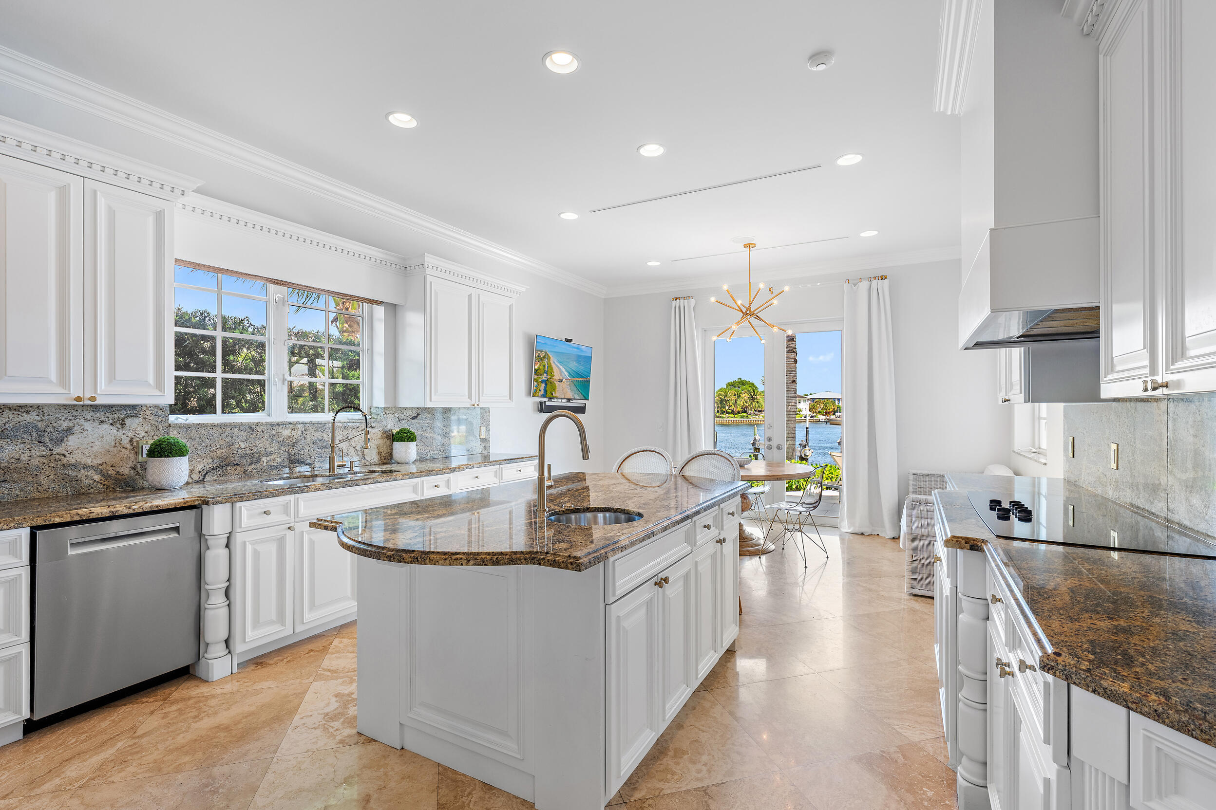 12864 S Shore Drive Property Photo 8