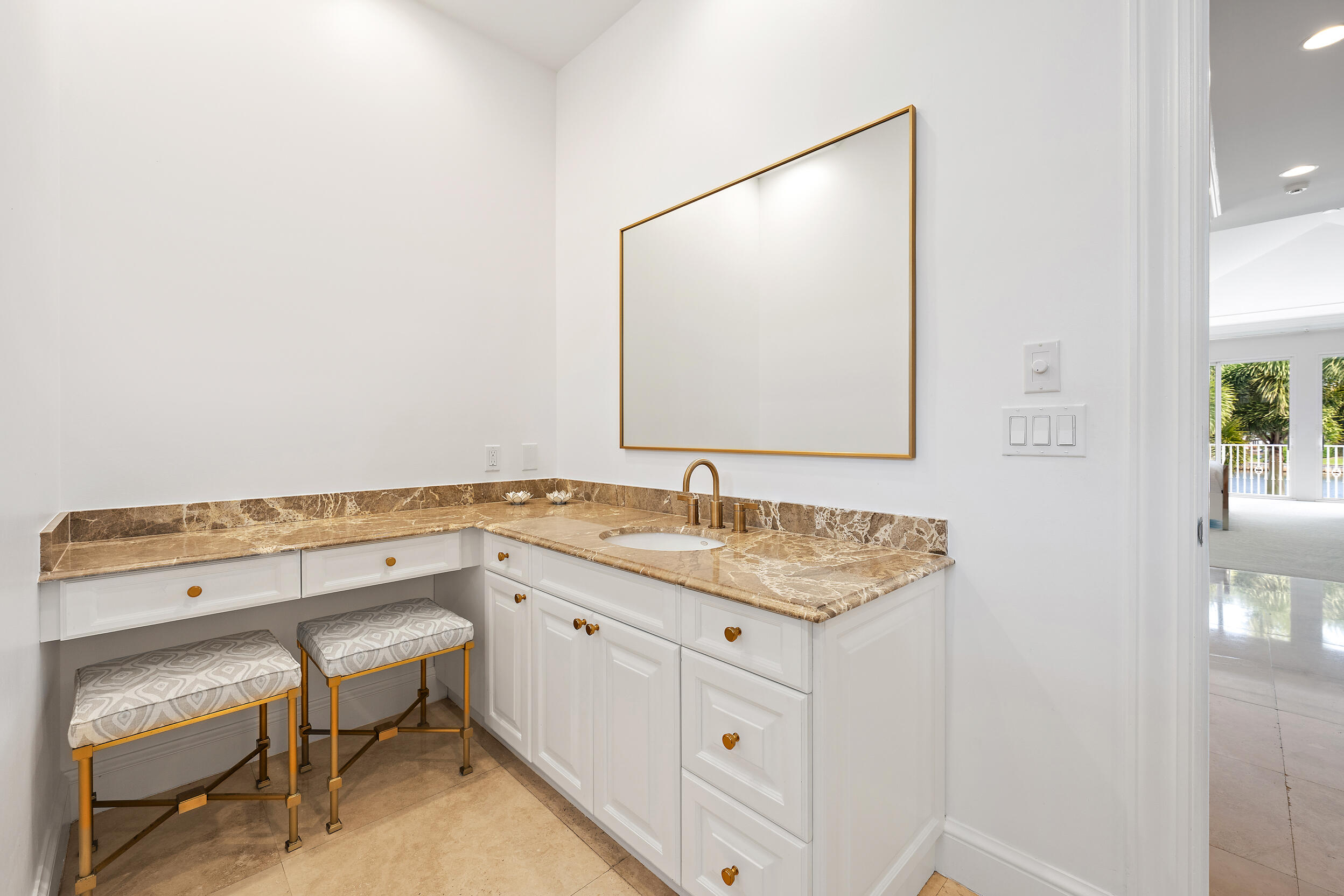 12864 S Shore Drive Property Photo 12