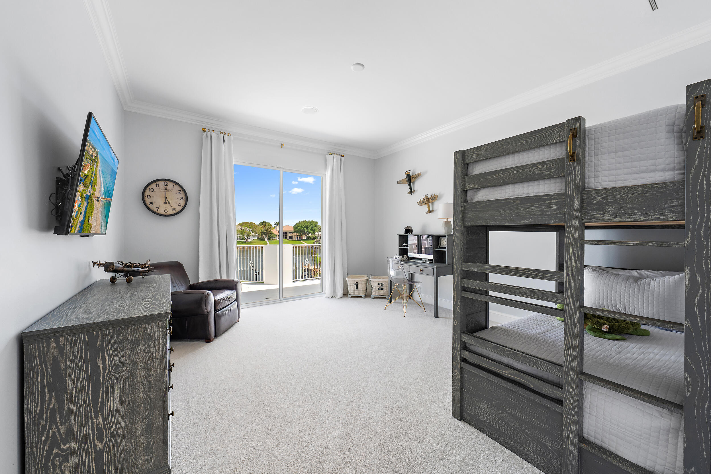 12864 S Shore Drive Property Photo 15