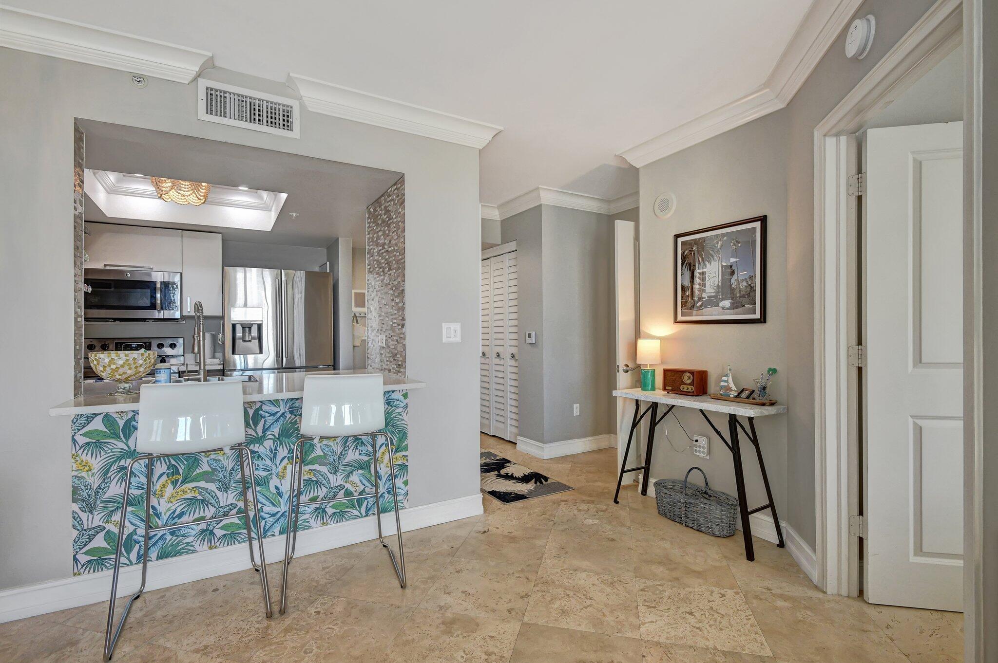 99 Se Mizner Boulevard 823 Property Photo 5