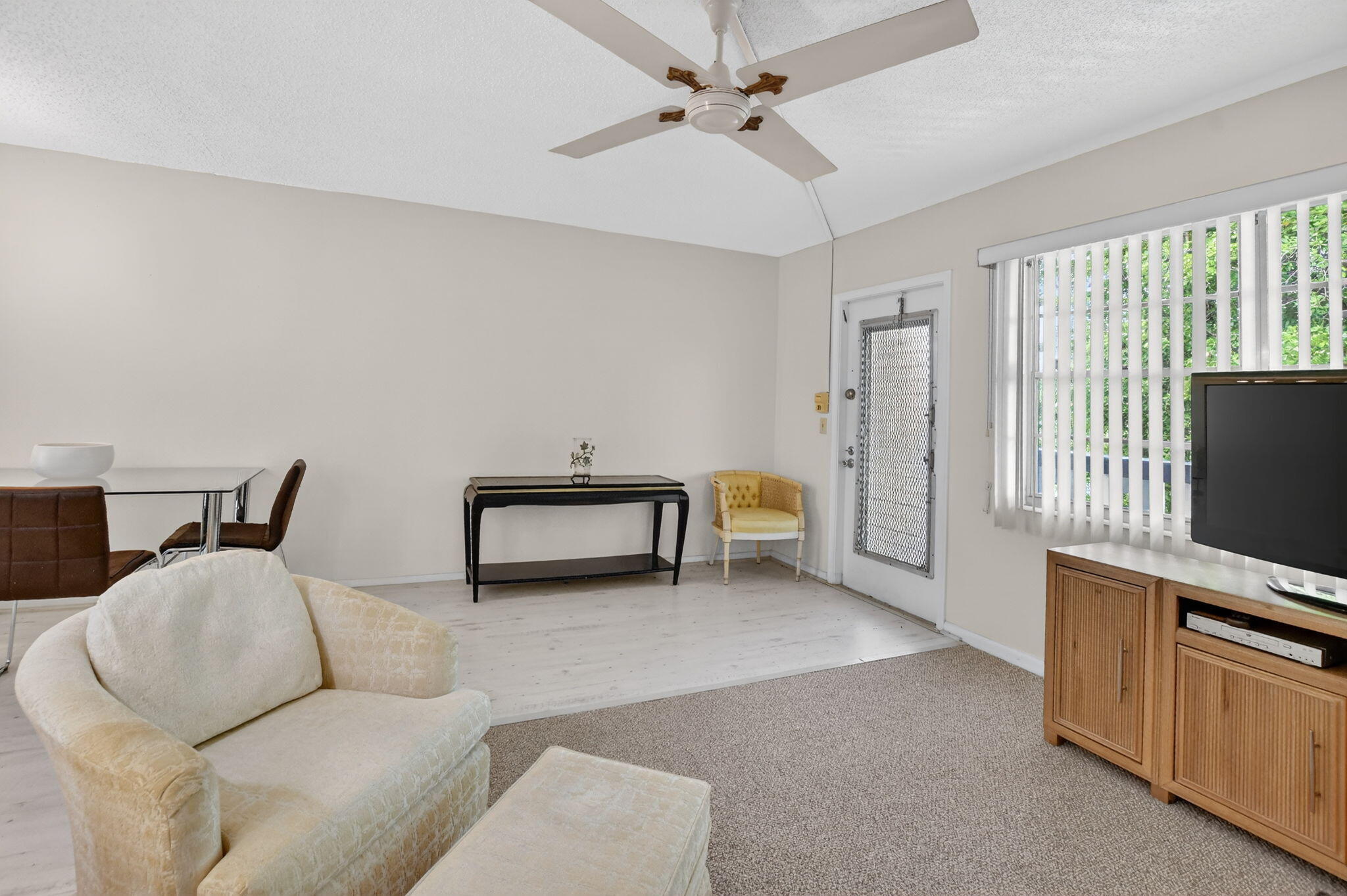 4038 Durham B Property Photo 4