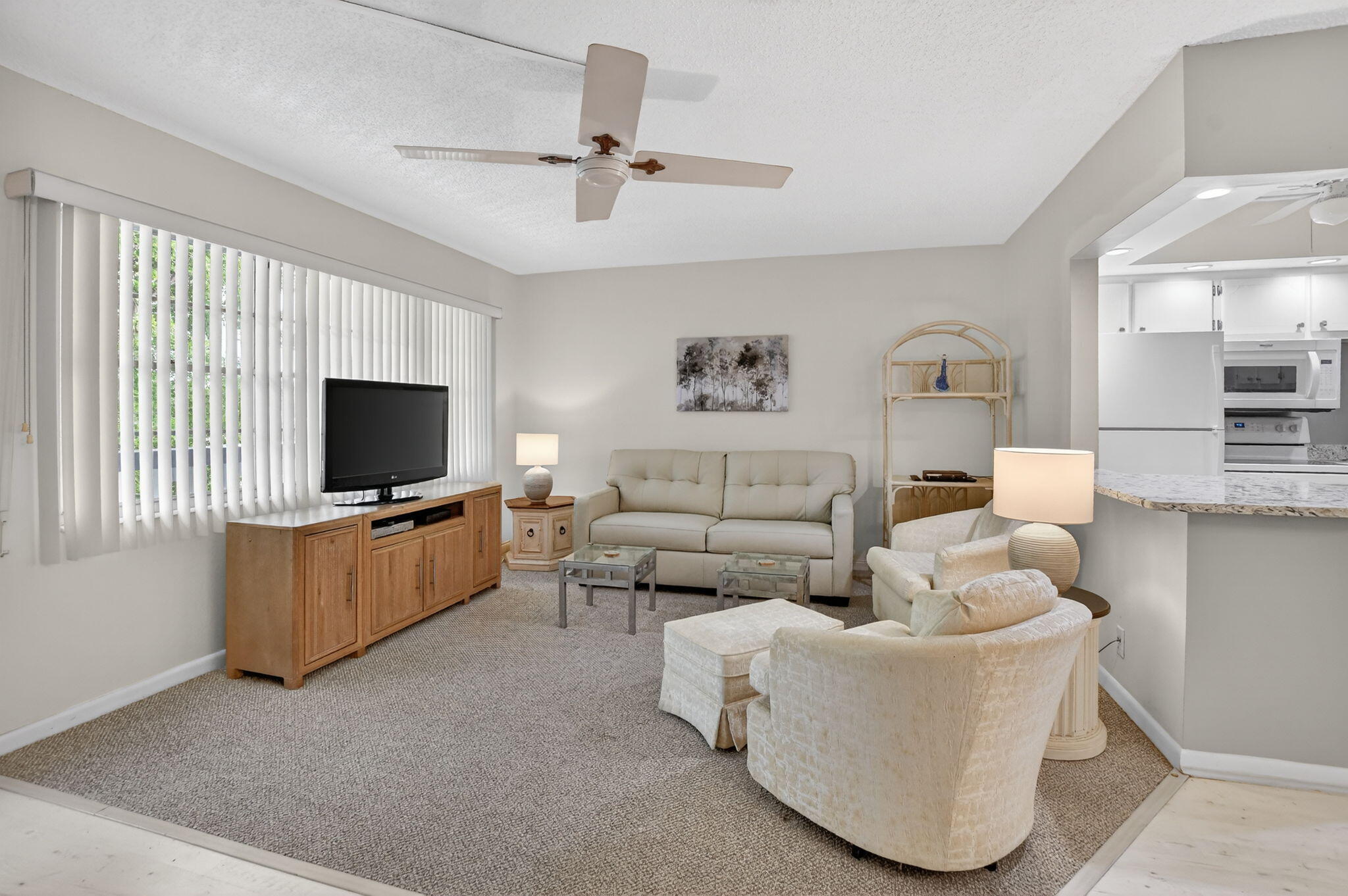 4038 Durham B Property Photo 5