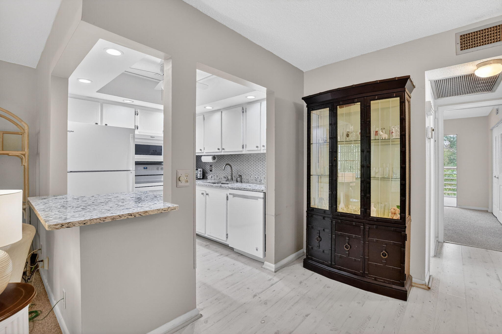 4038 Durham B Property Photo 6