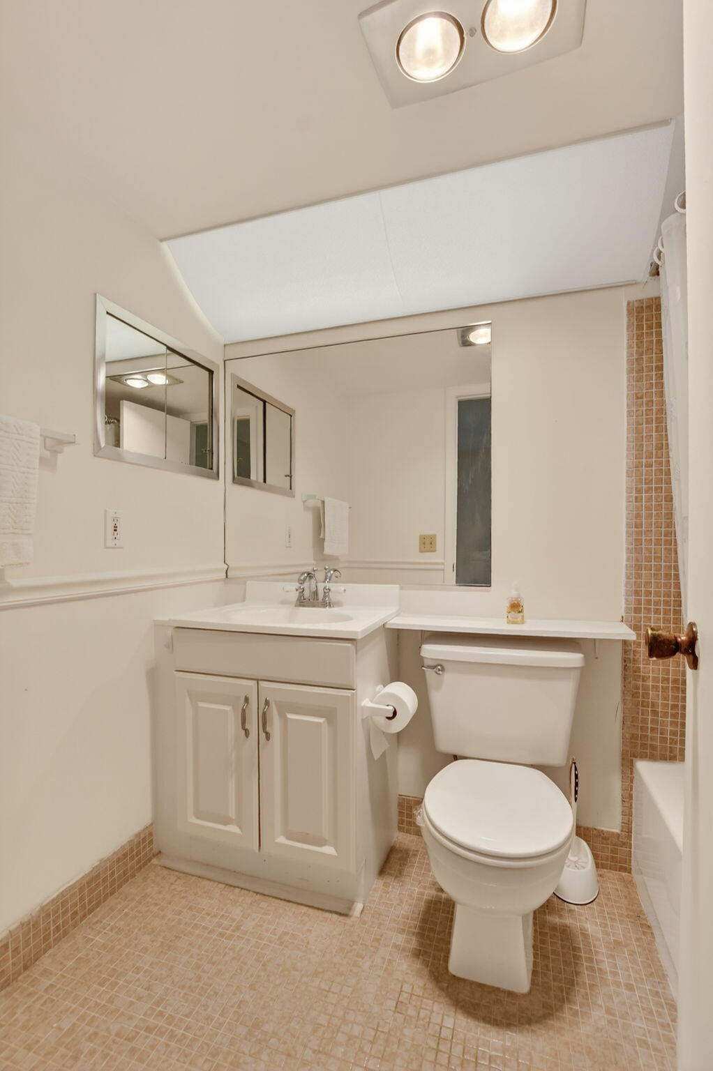 4038 Durham B Property Photo 17