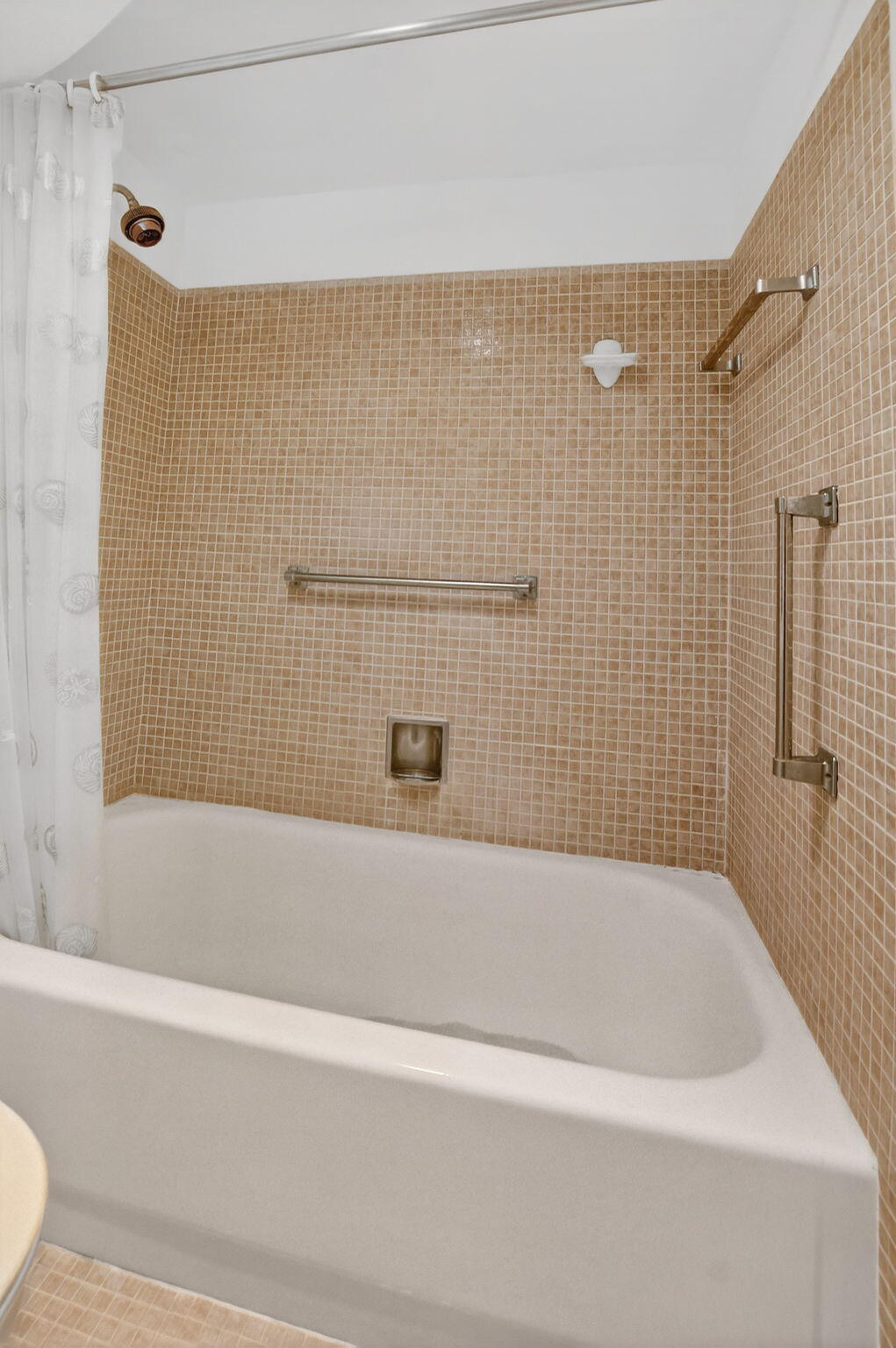 4038 Durham B Property Photo 18