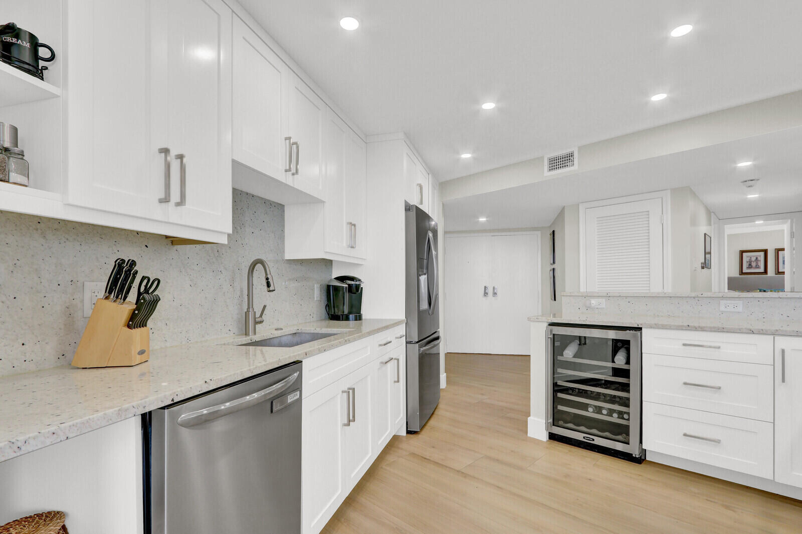 5420 N Ocean Drive 506 Property Photo 8