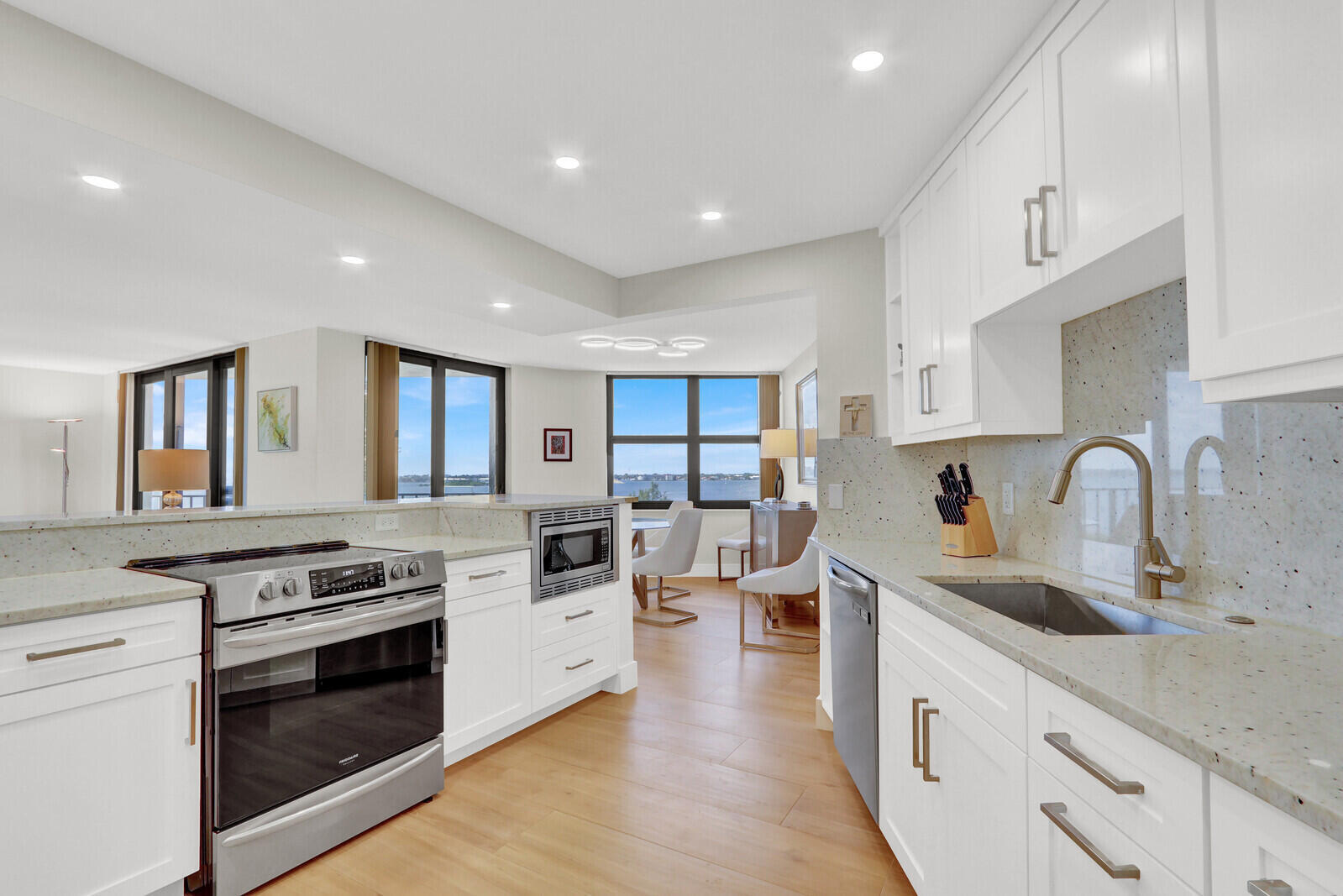 5420 N Ocean Drive 506 Property Photo 10