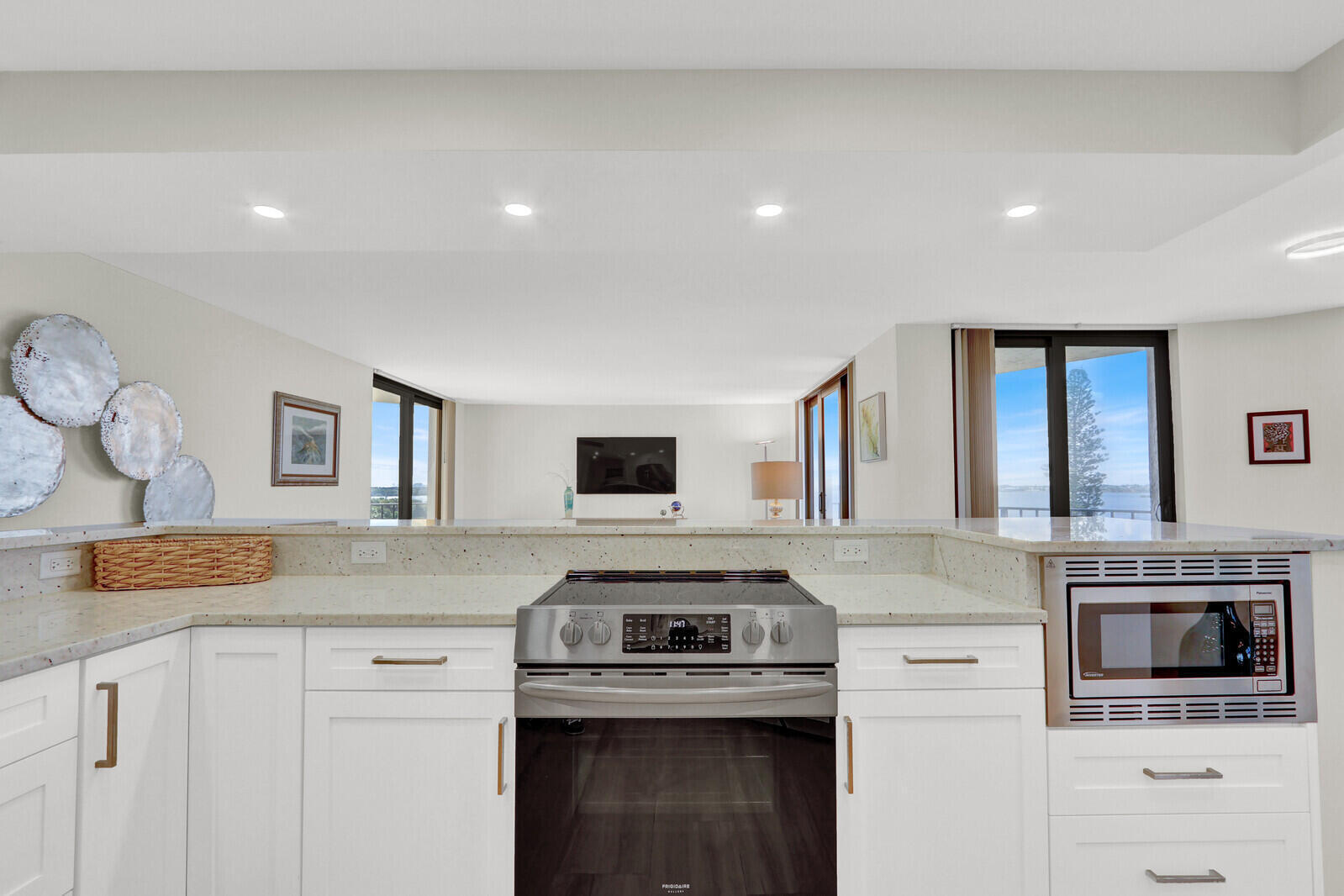 5420 N Ocean Drive 506 Property Photo 11