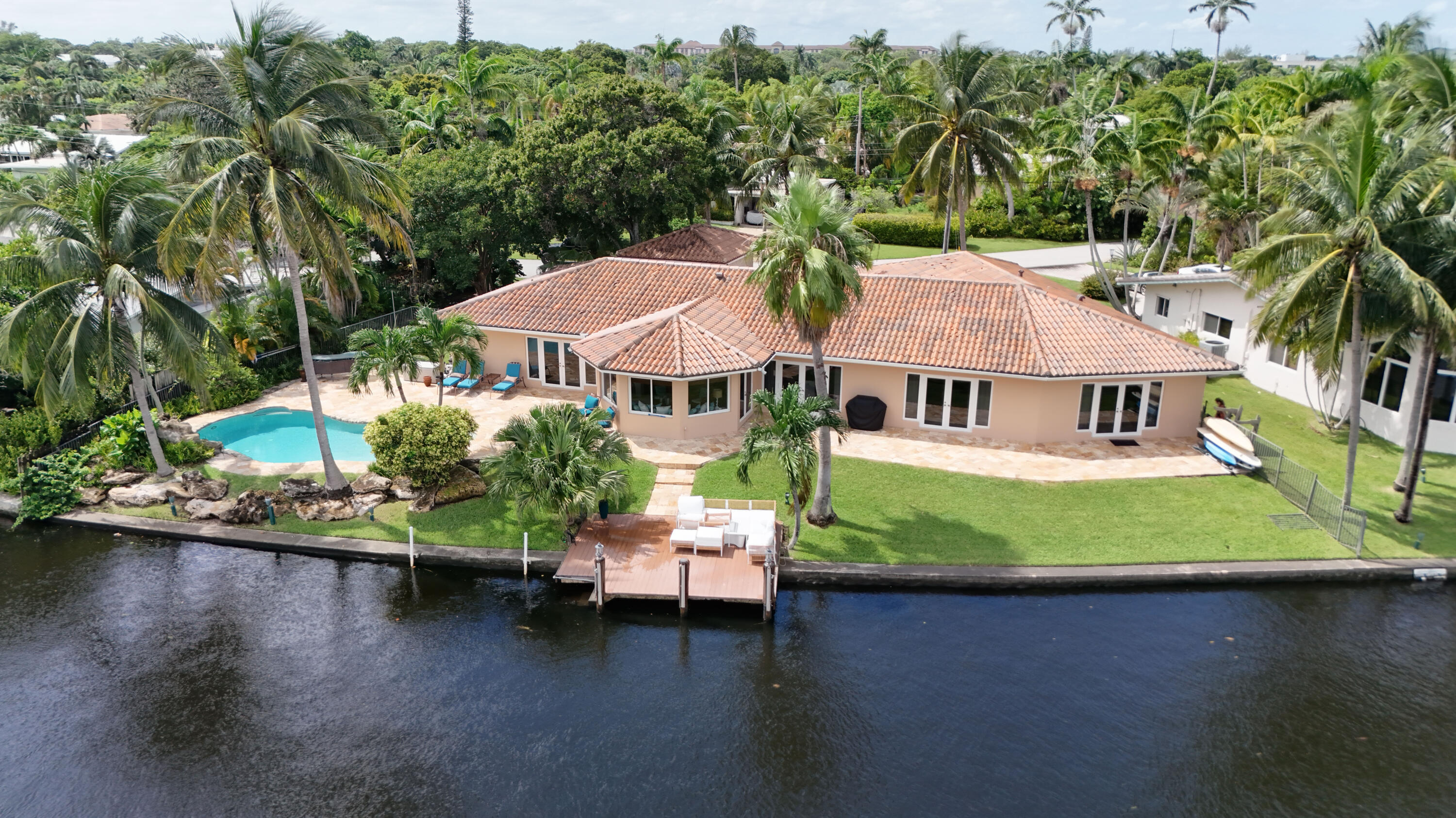 1925 Coral Gardens Drive Property Photo 1