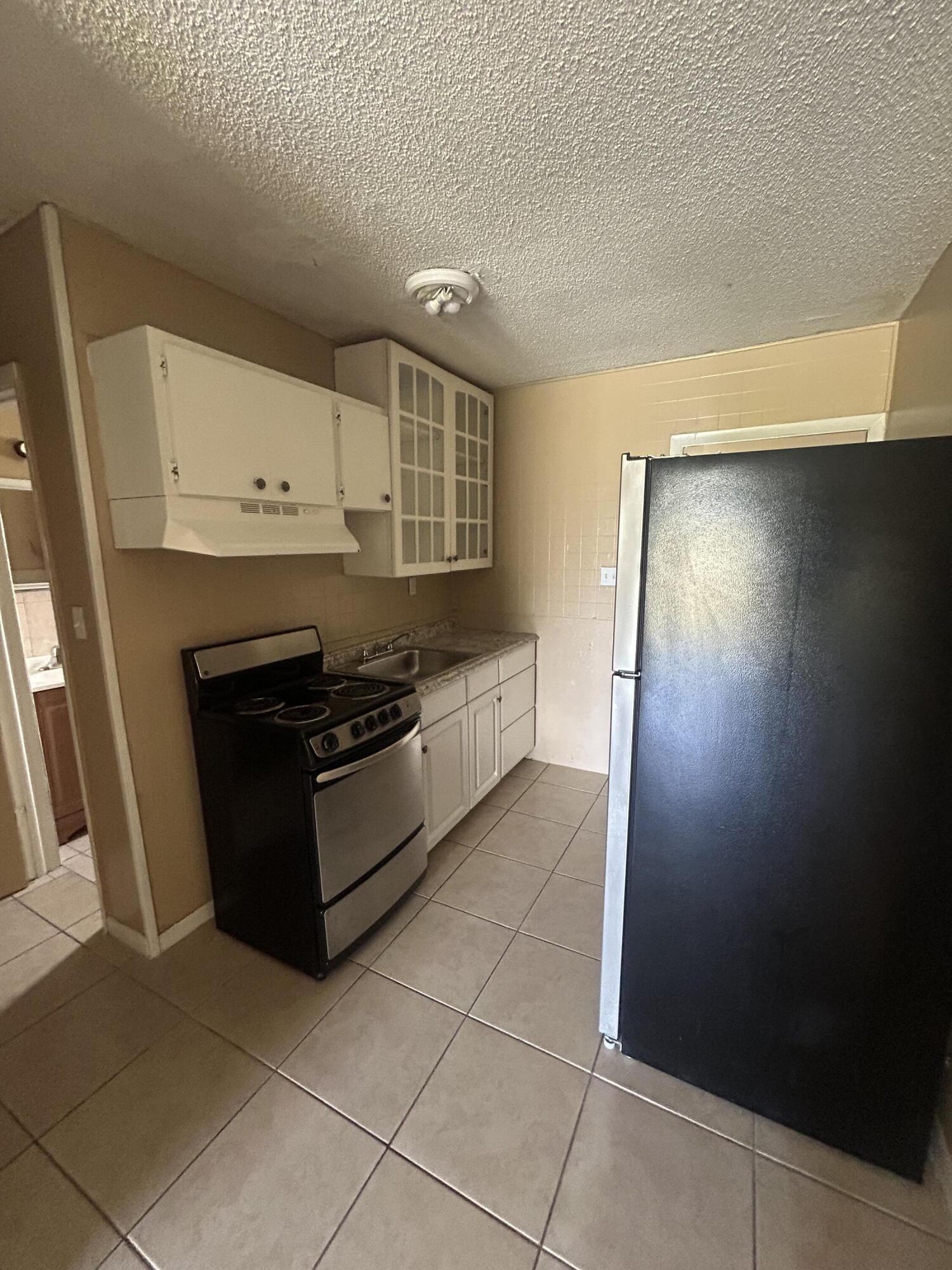 8657 64th Court Property Photo 3