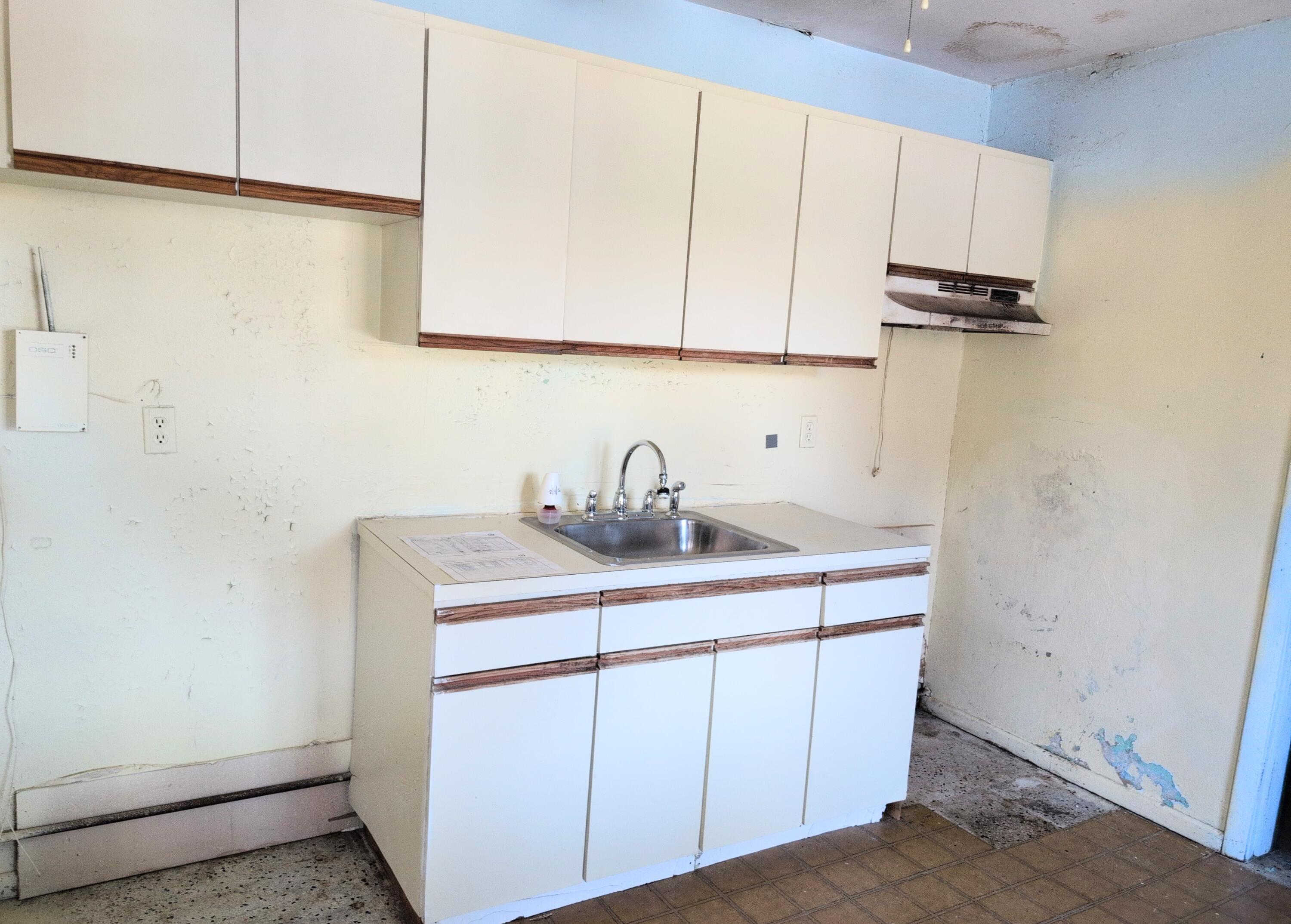 1606 Avenue H Property Photo 4