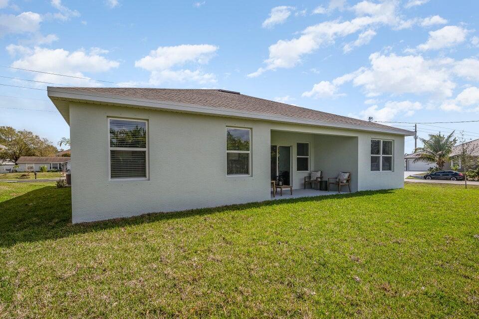 731 Se Celtic Avenue Property Photo 26