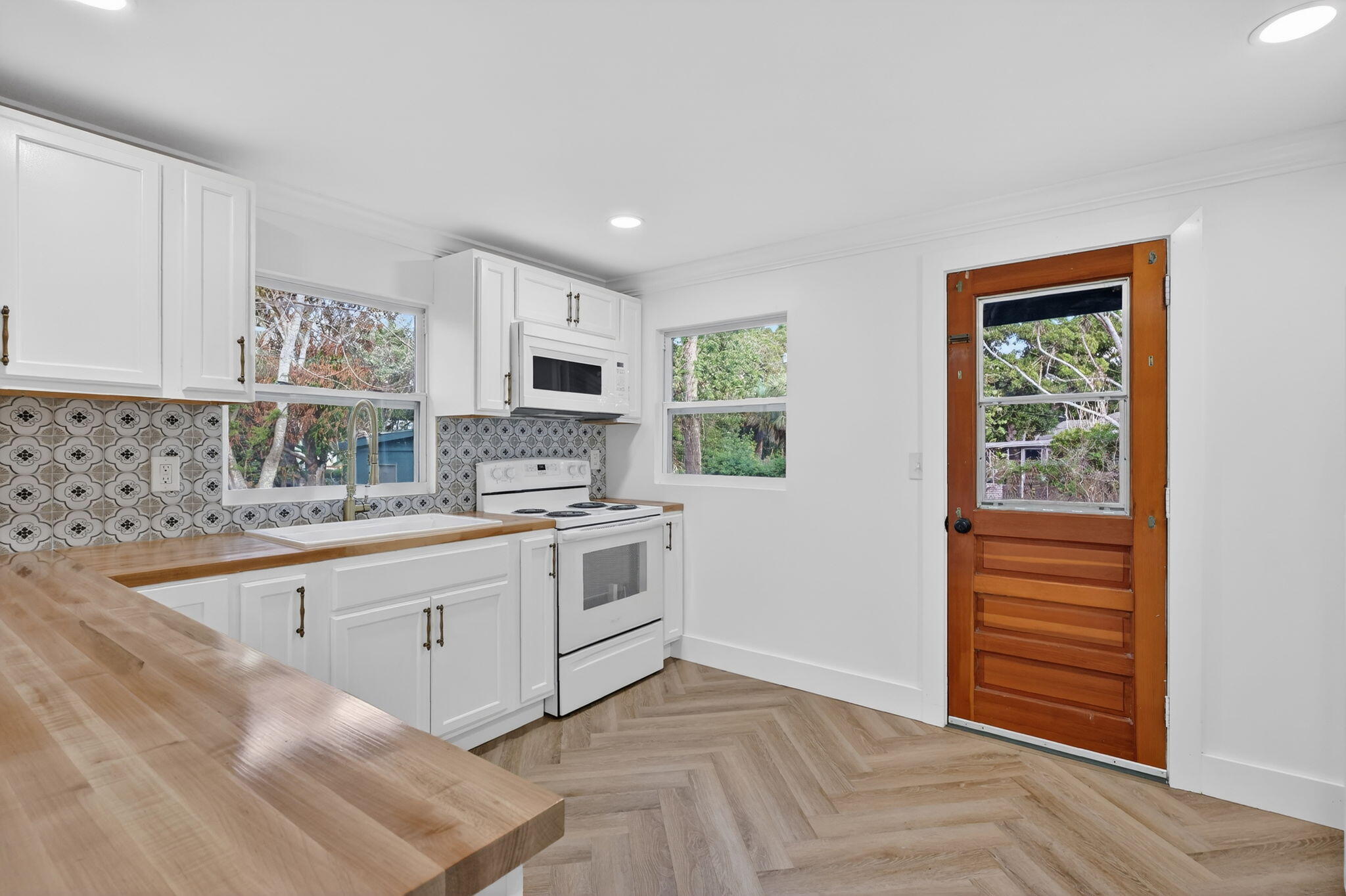 2302 Cortez Boulevard Property Photo 9