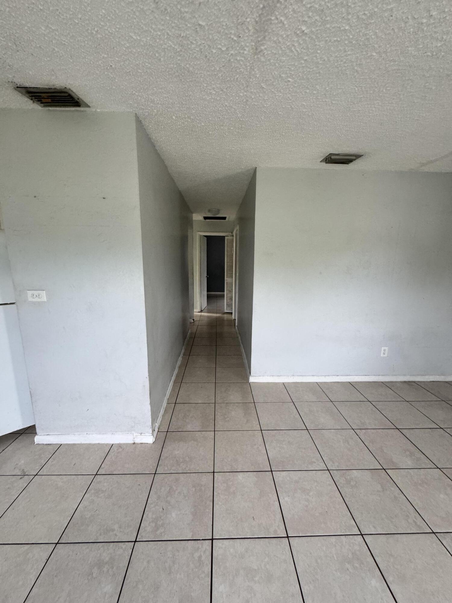 243 Ne 39th Court Property Photo 7