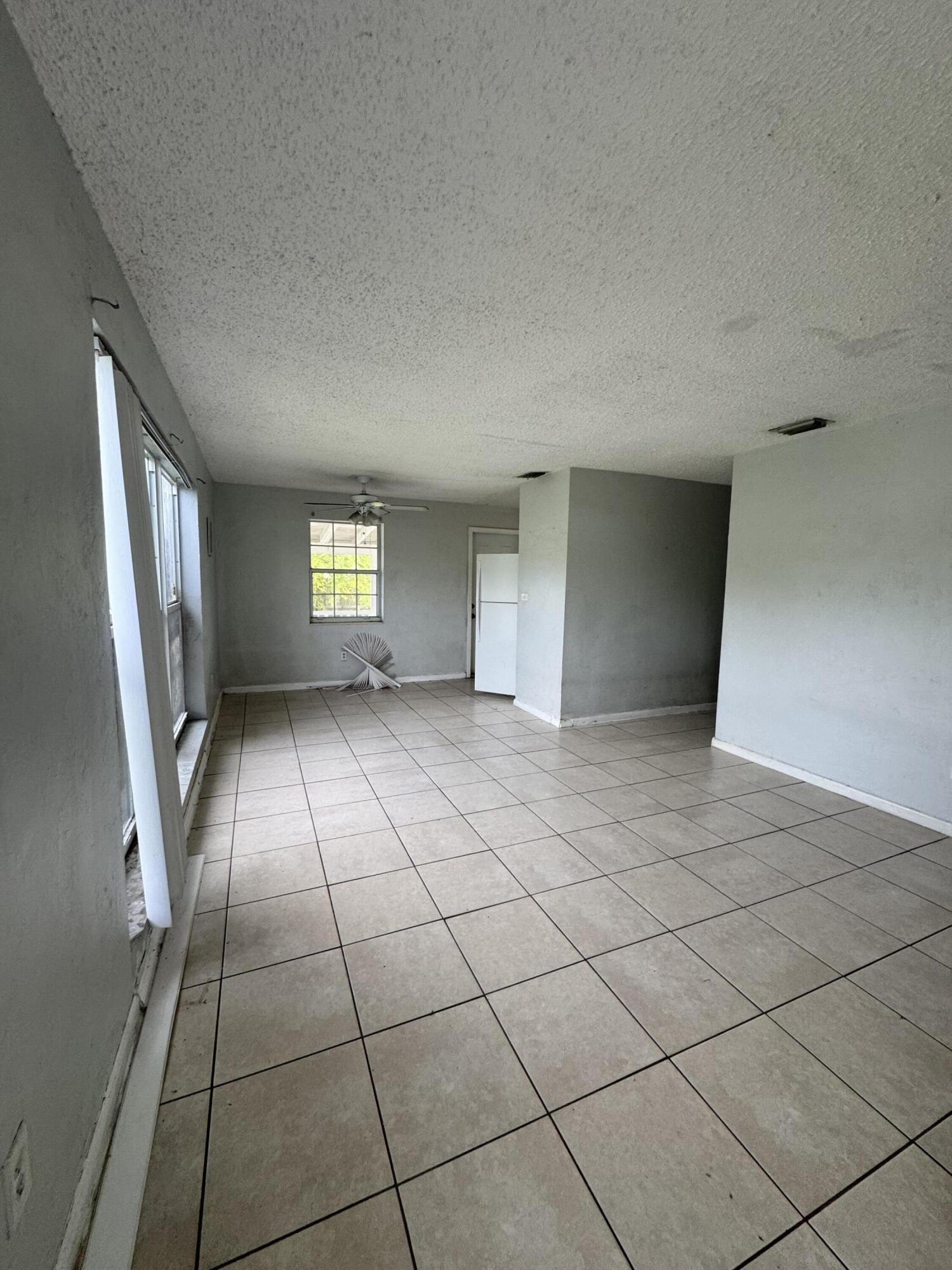 243 Ne 39th Court Property Photo 8