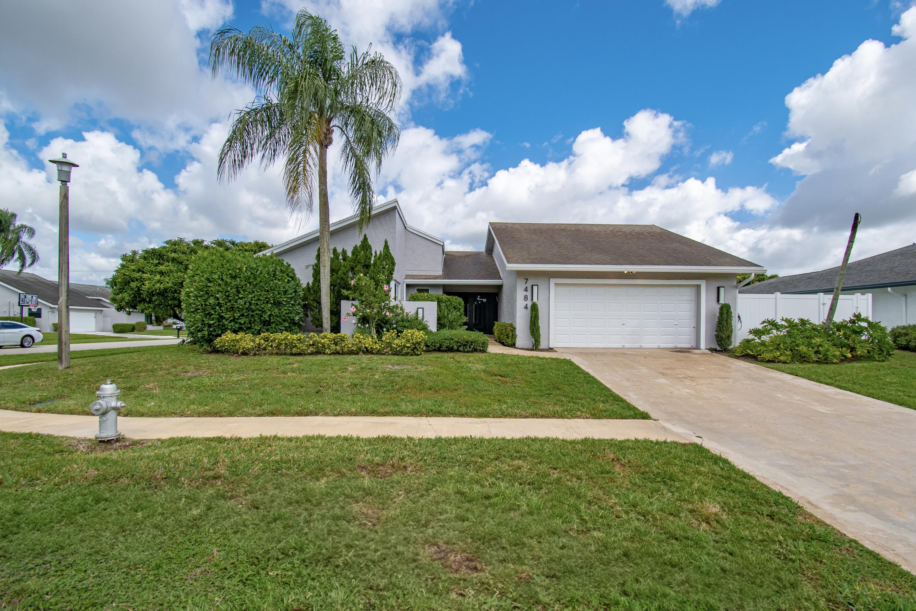 7484 Malibu Crescent Property Photo 1