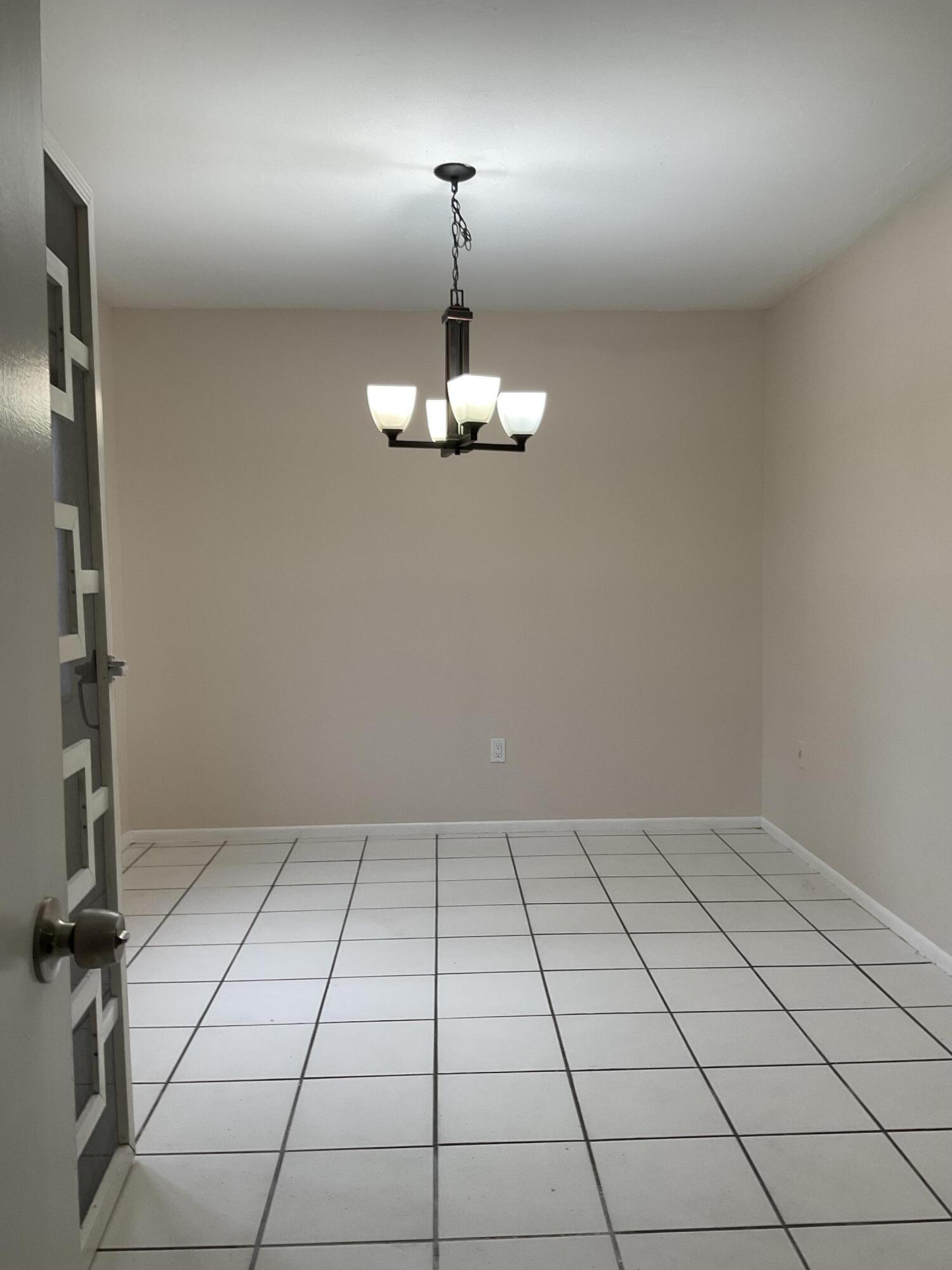 4008 Inverrary Drive G6 Property Photo 17