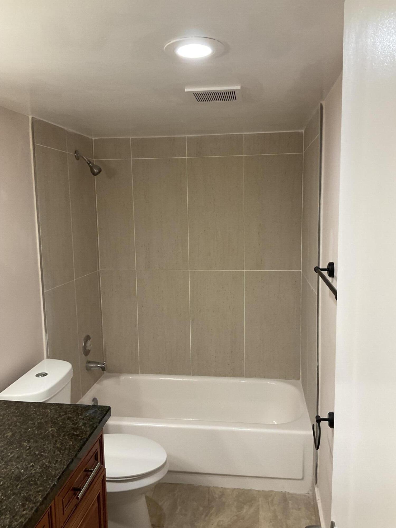 4008 Inverrary Drive G6 Property Photo 30