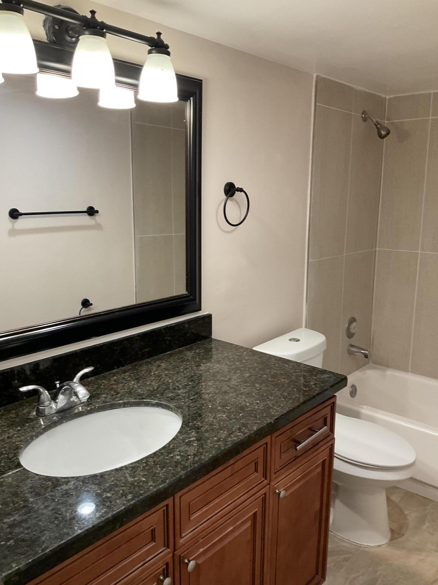 4008 Inverrary Drive G6 Property Photo 31