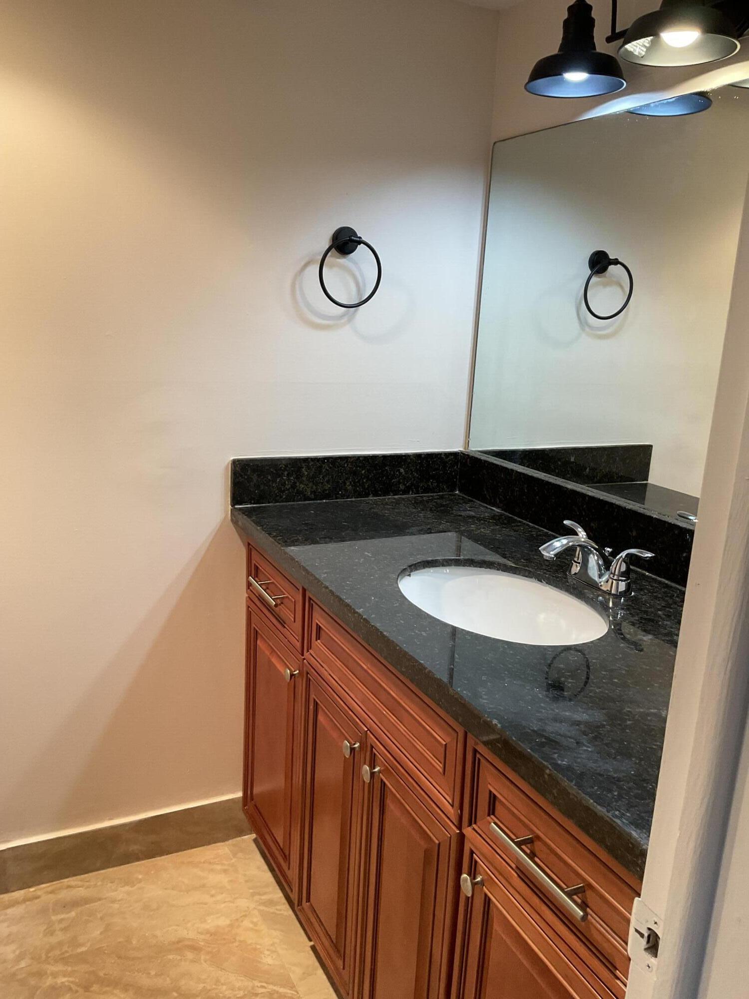 4008 Inverrary Drive G6 Property Photo 38